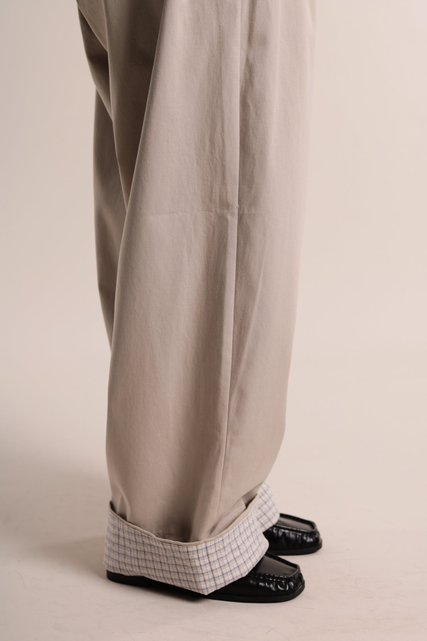Check Detail Pleated Pants (Beige)