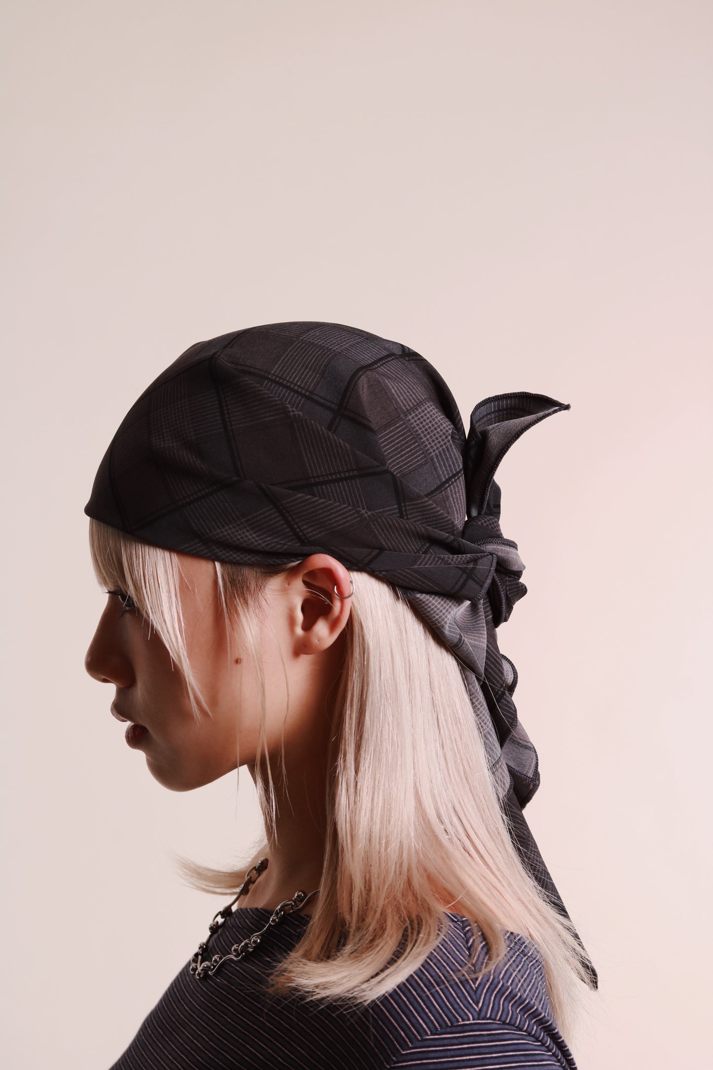 Checkered Scarf (Charcoal)