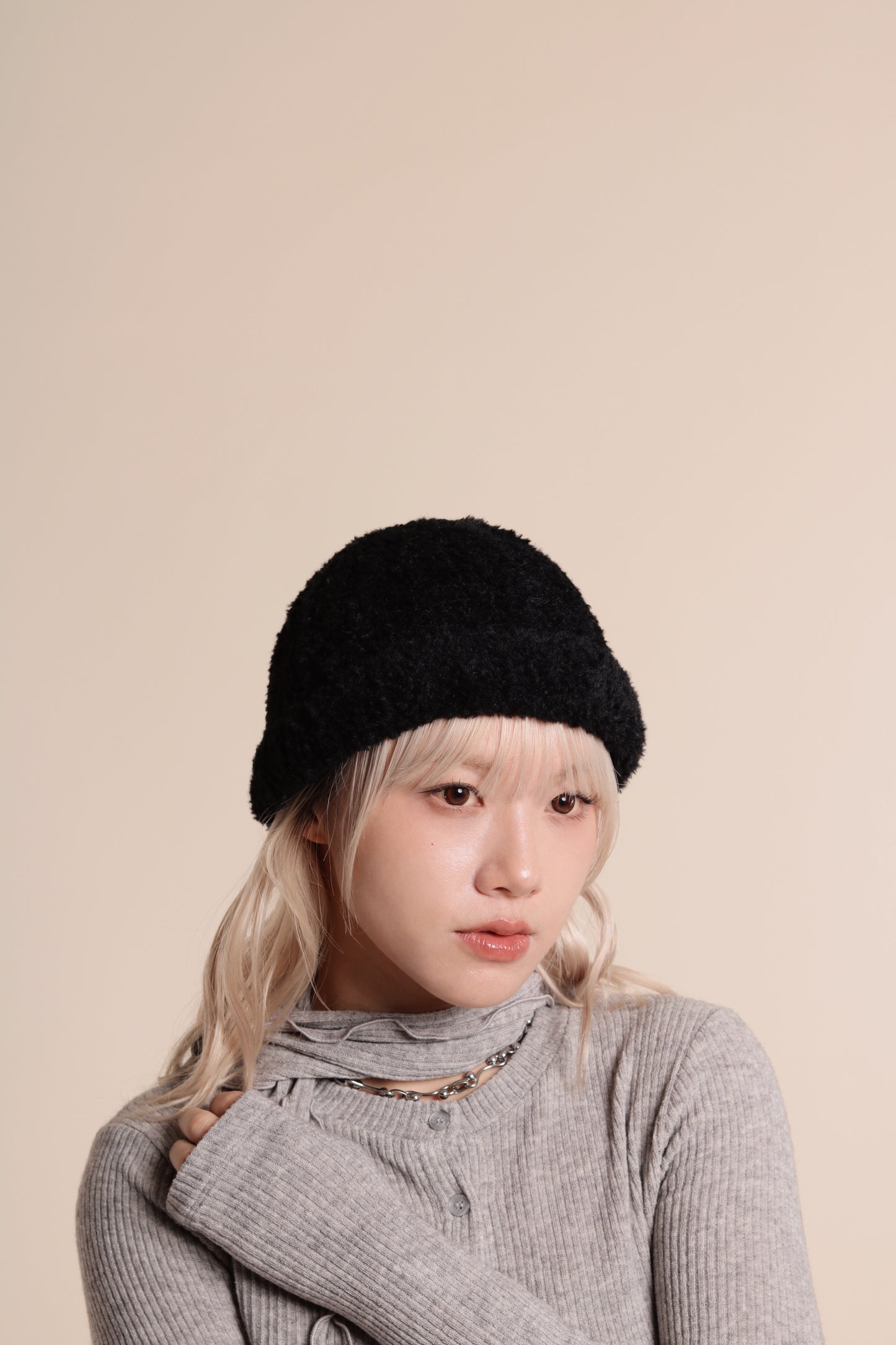 Momo Beanie (Black)