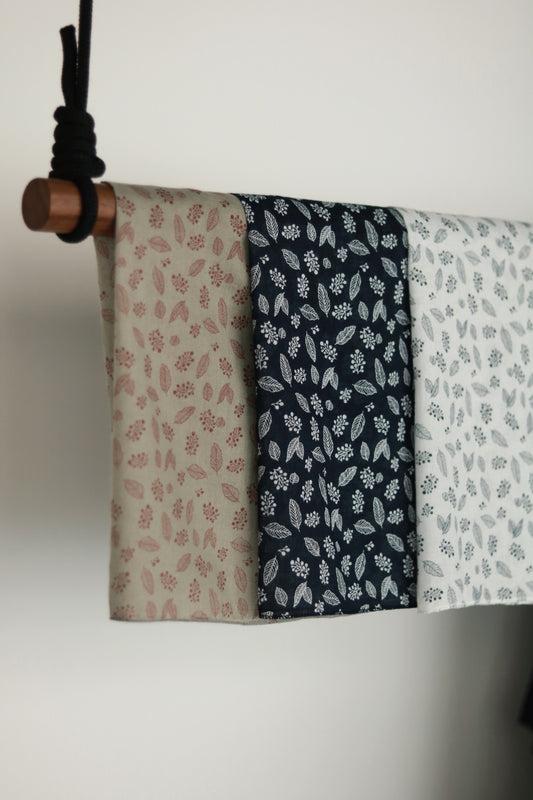 Floral Grass Scarf (Green/Navy/White)