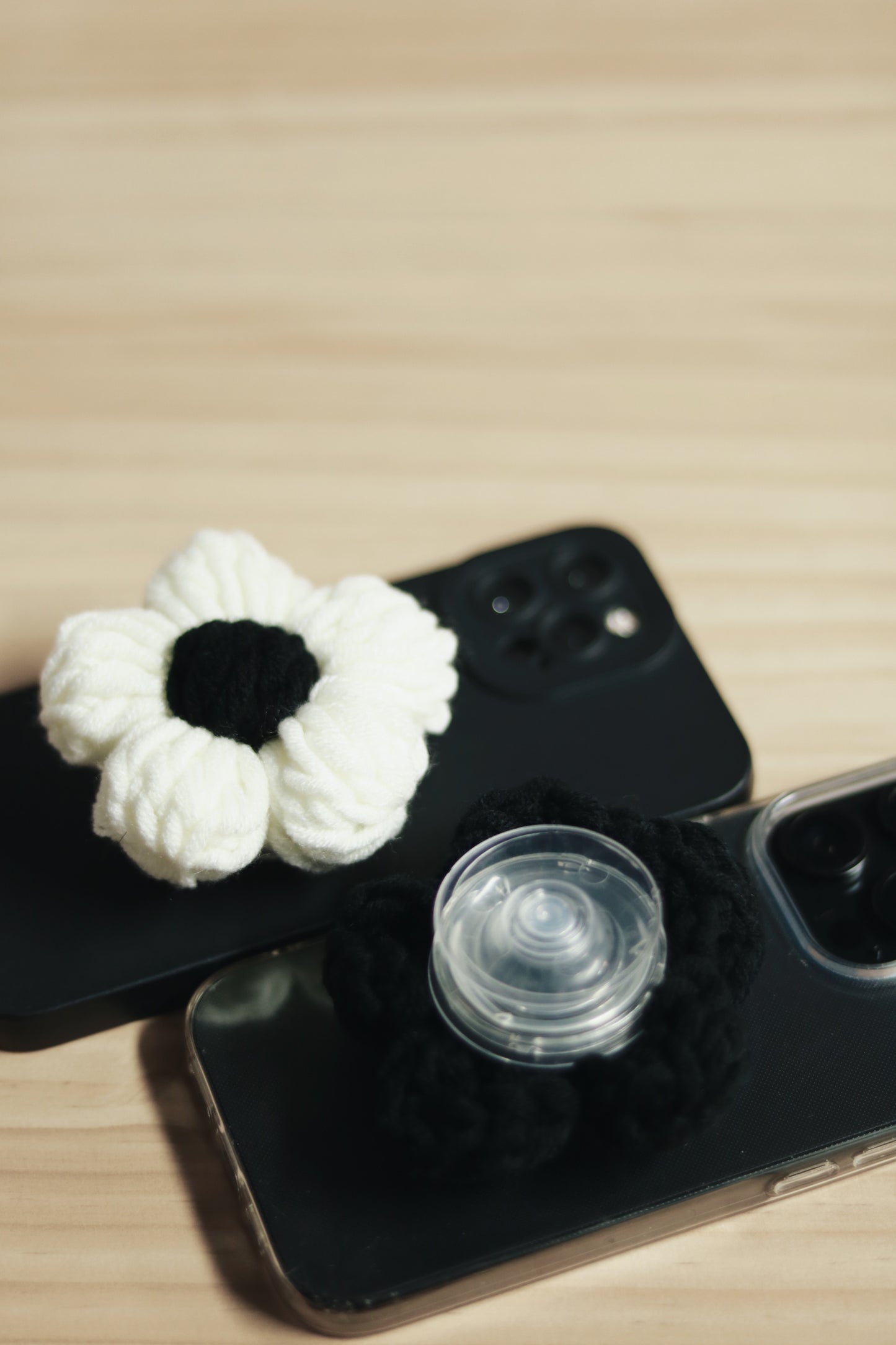 Flower Grip Tok (Black/White)