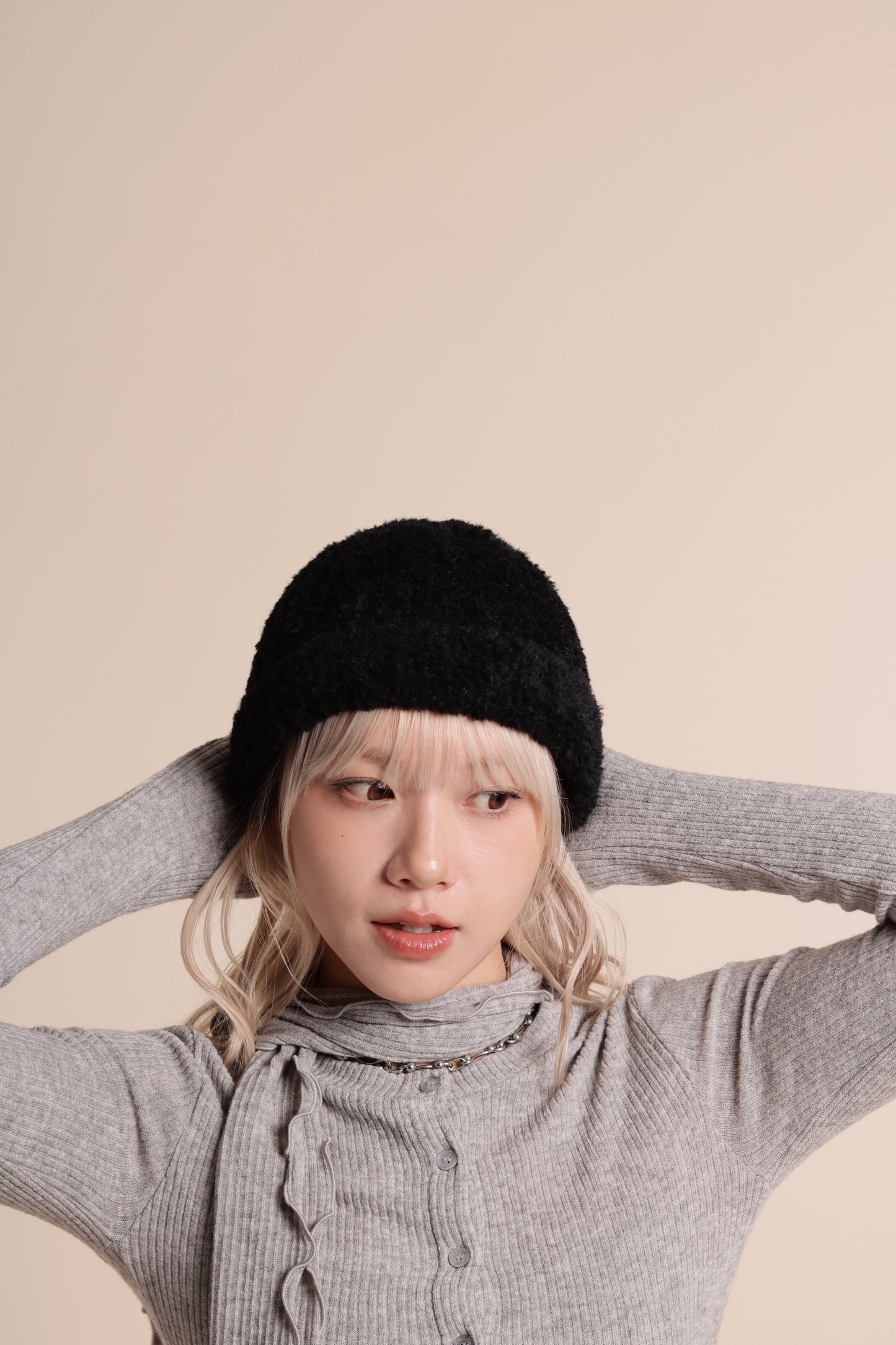 Momo Beanie (Black)