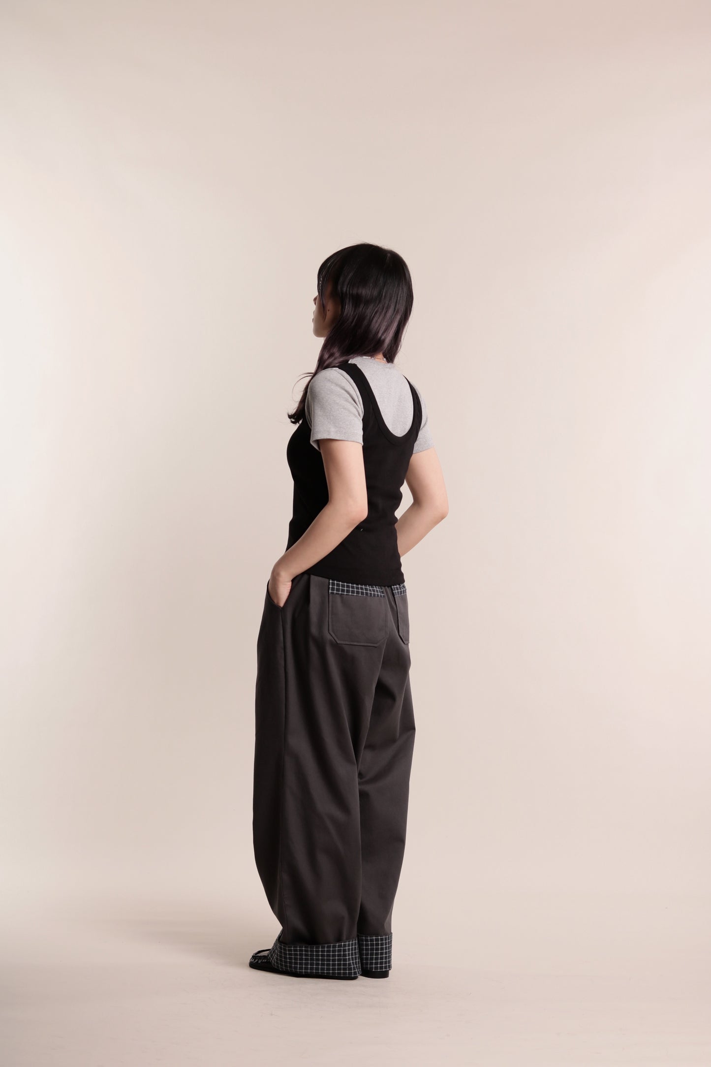 Check Detail Pleated Pants (Charcoal)