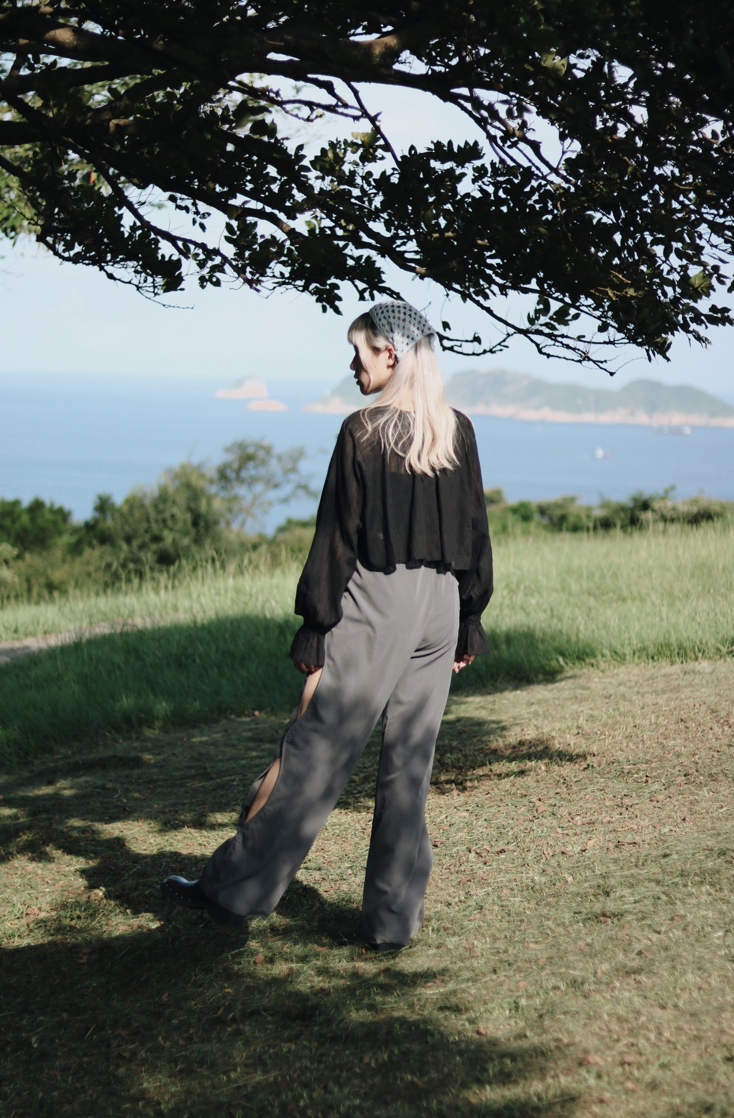 Flora Cropped Shirt (Black)