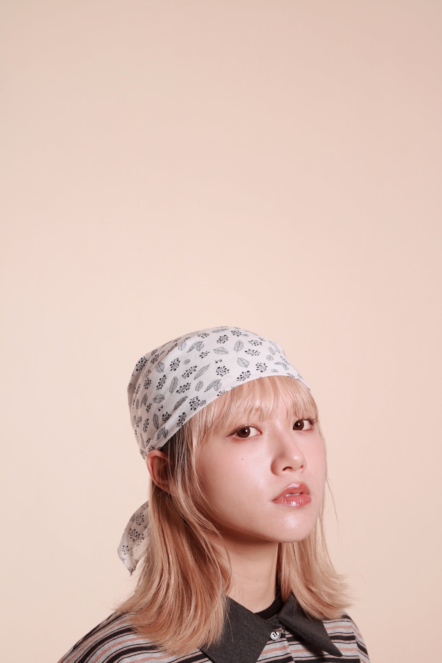 Floral Grass Scarf (Green/Navy/White)