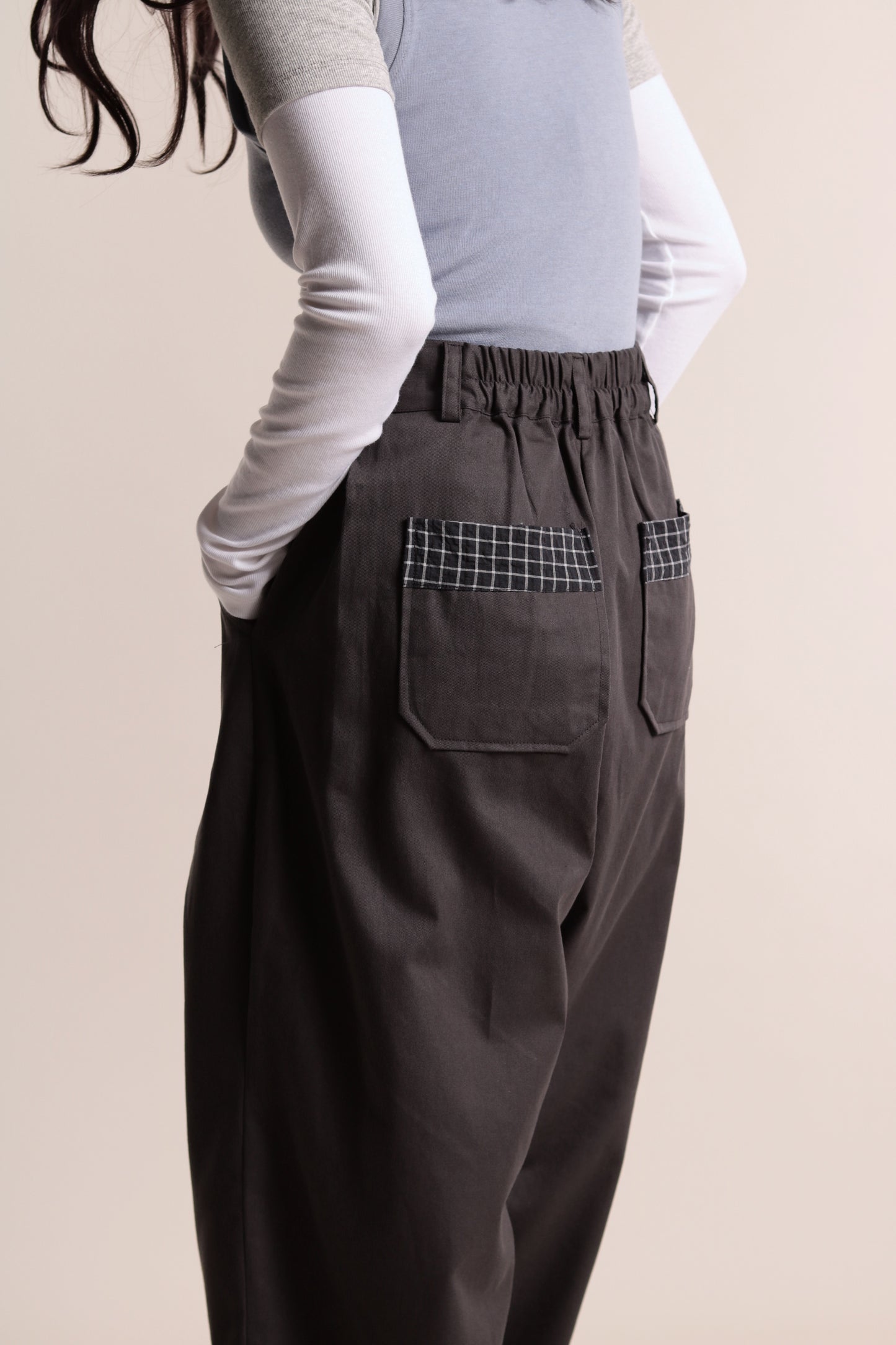 Check Detail Pleated Pants (Charcoal)