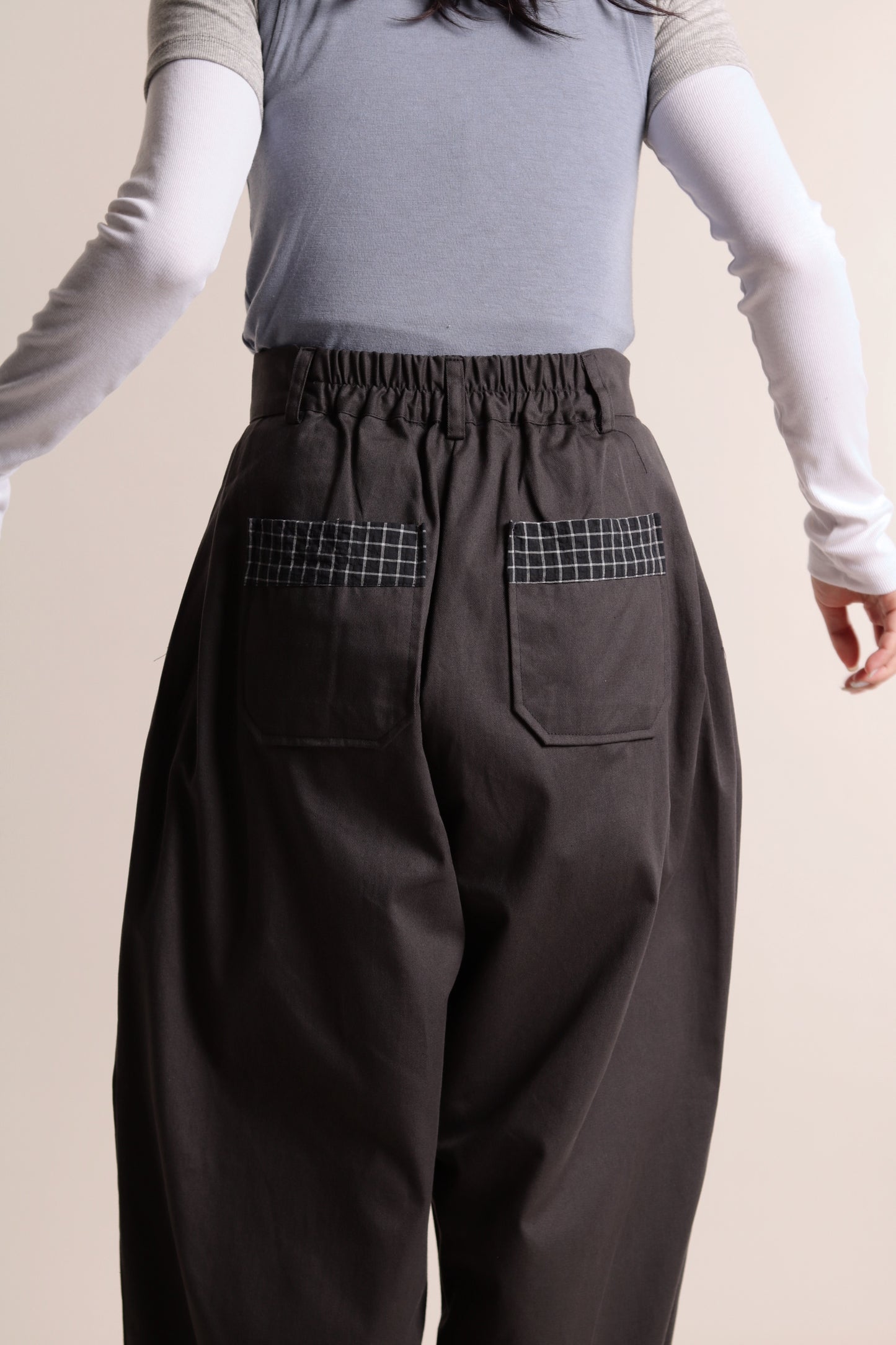 Check Detail Pleated Pants (Charcoal)