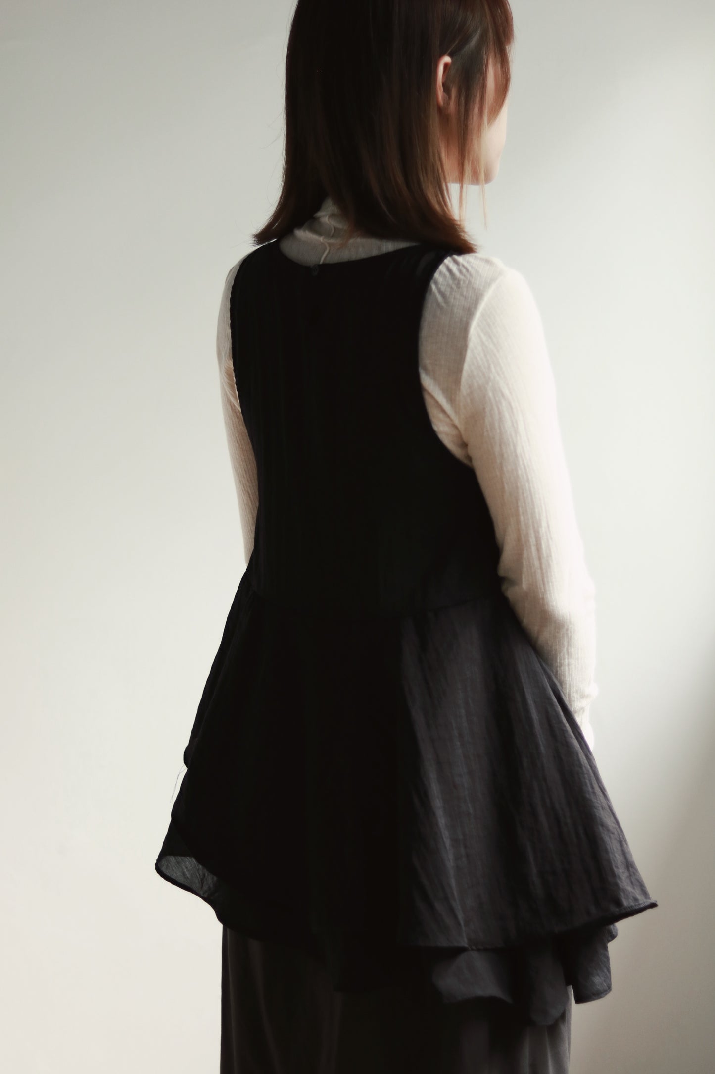 Ruffle Sleeveless Top (Black)