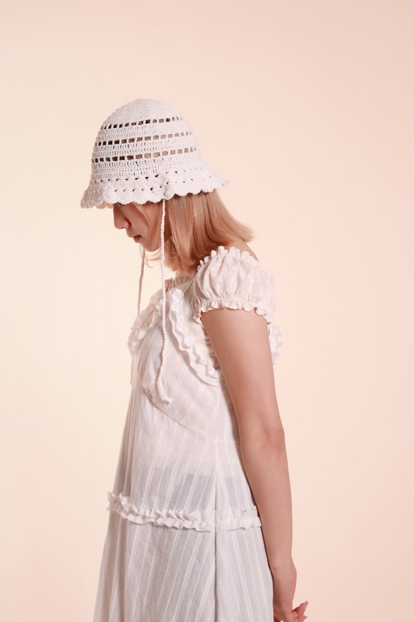 Frill Sleeveless Dress (White)