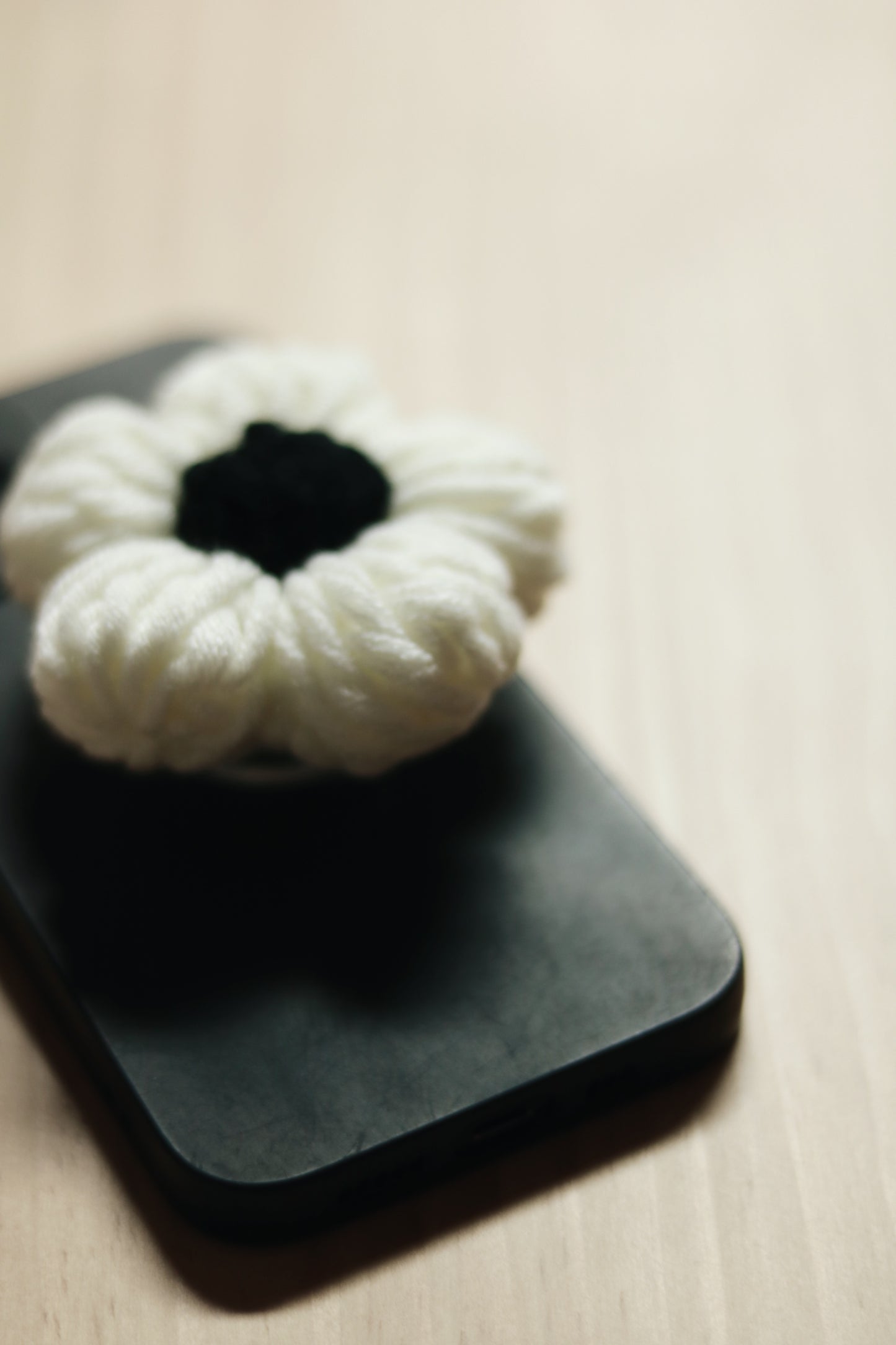 Flower Grip Tok (Black/White)