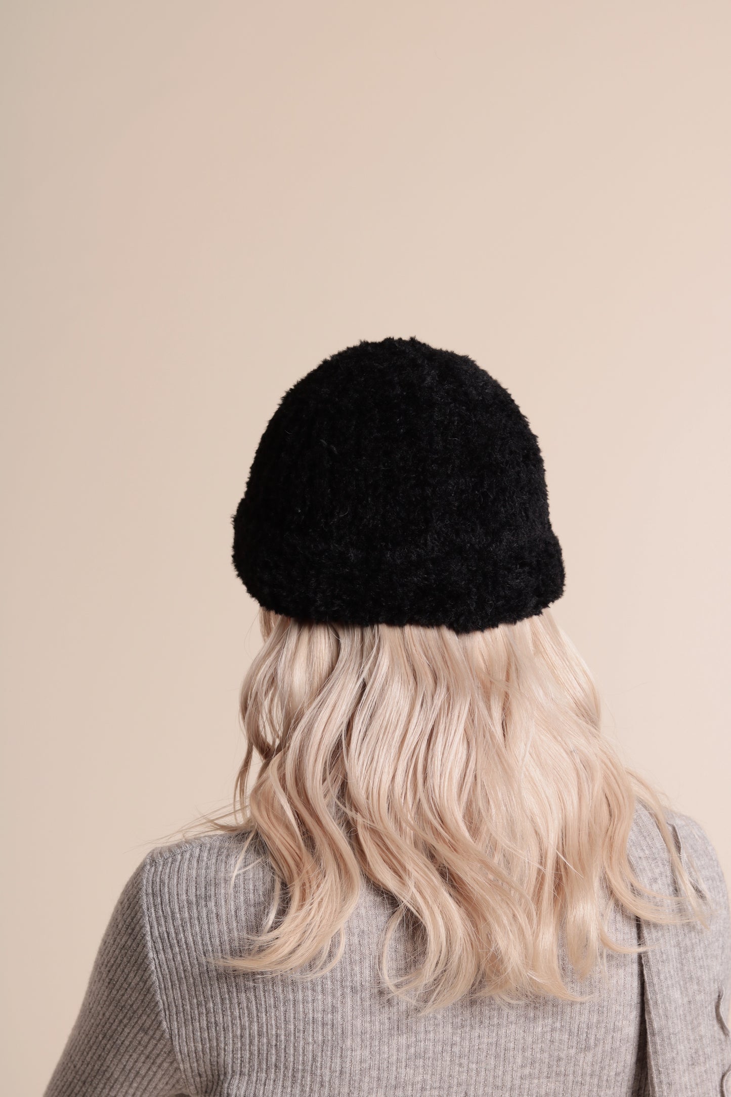Momo Beanie (Black)