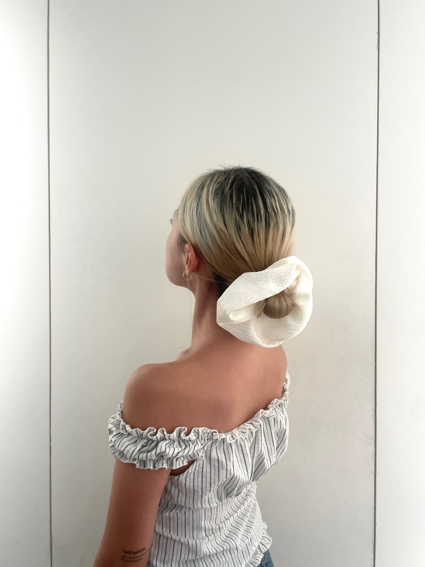 Lola Scrunchie (Black/White)