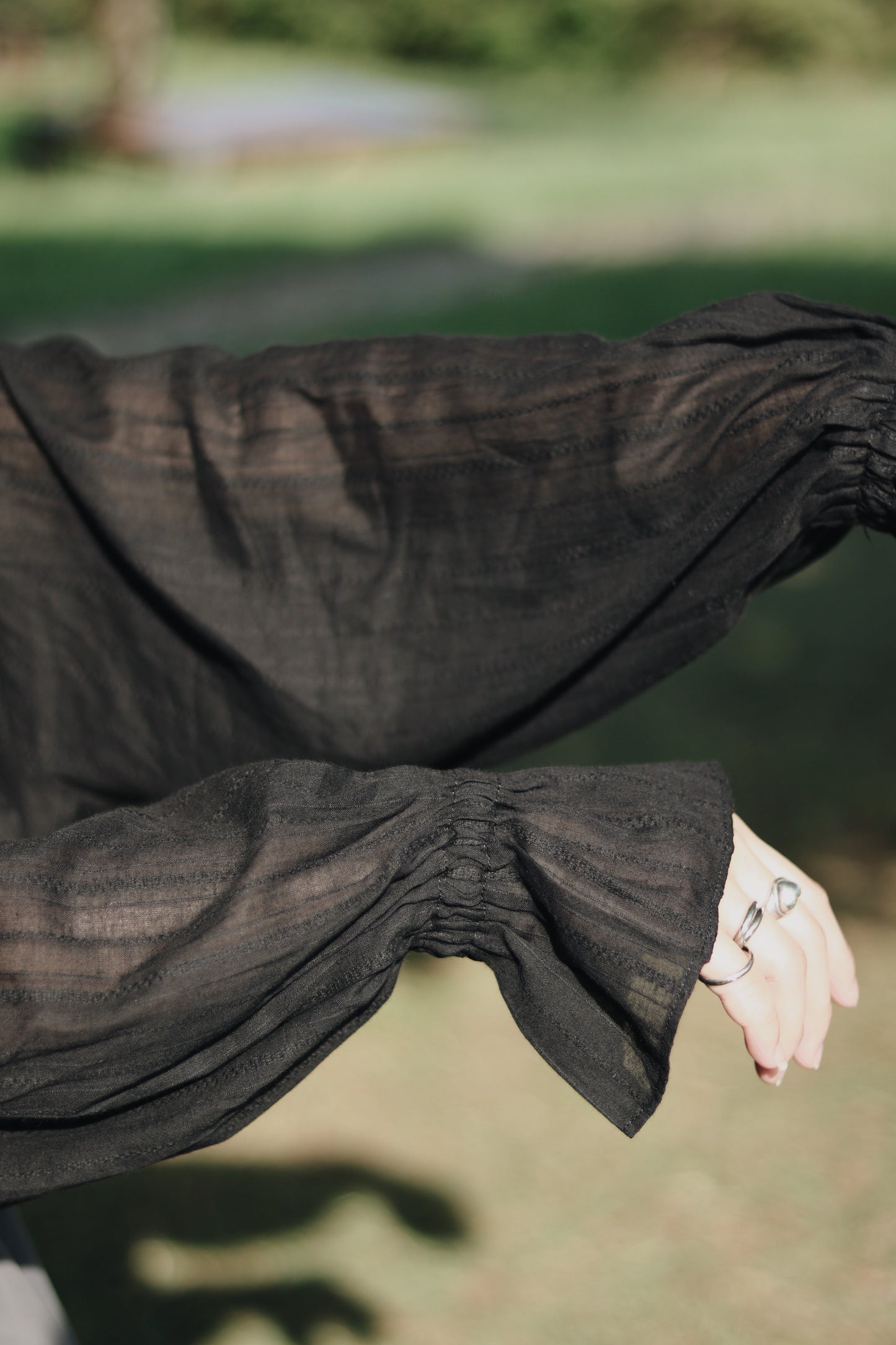 Flora Cropped Shirt (Black)