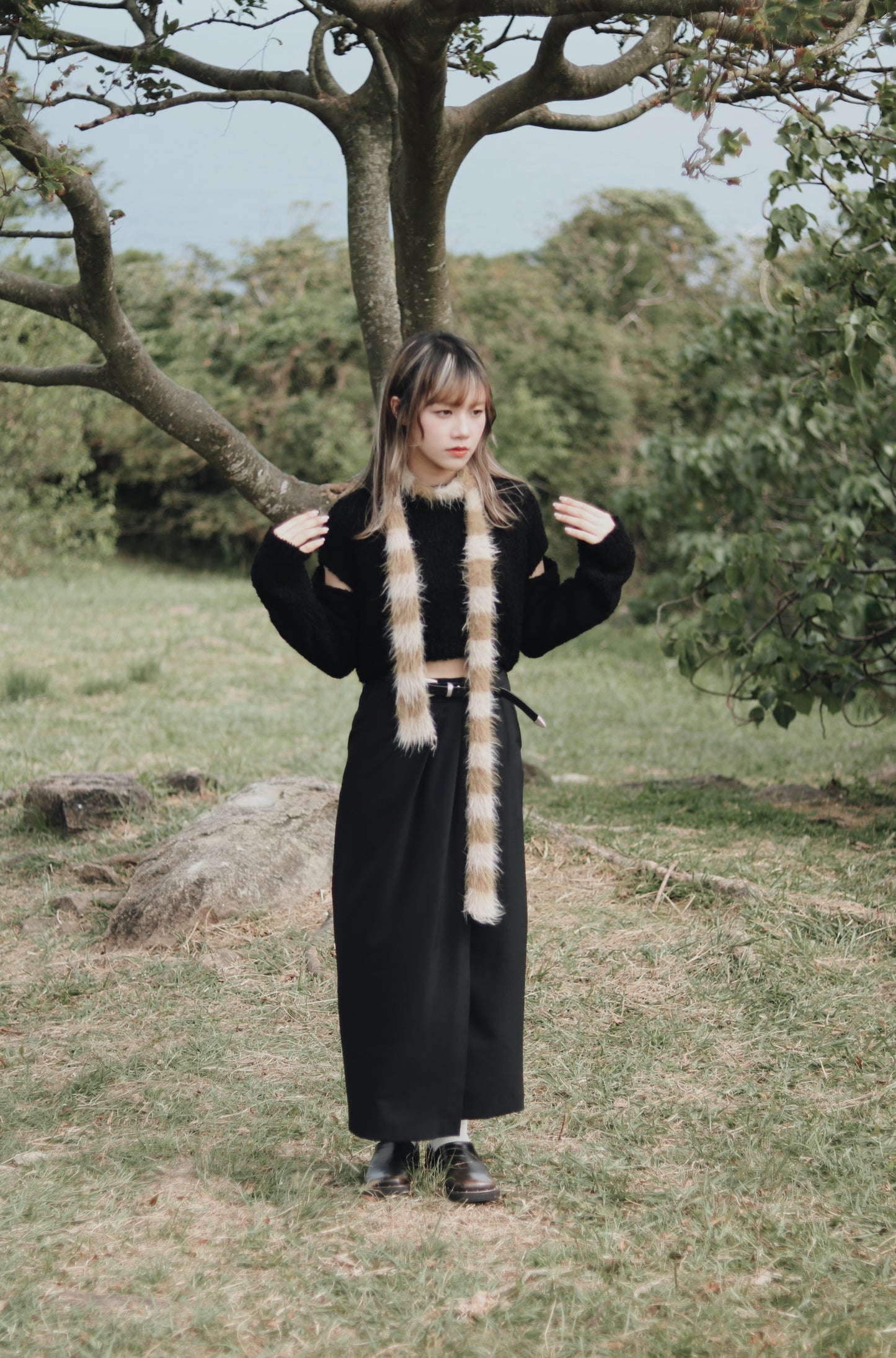 Momo Scarf (Black/Blue/Green/White)