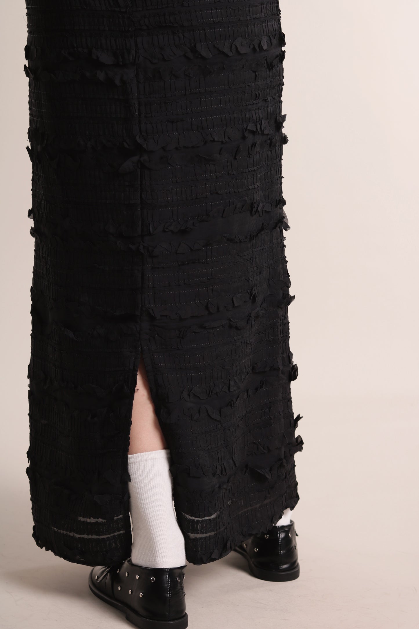 Textured Ruffle Maxi Skirt (Black)