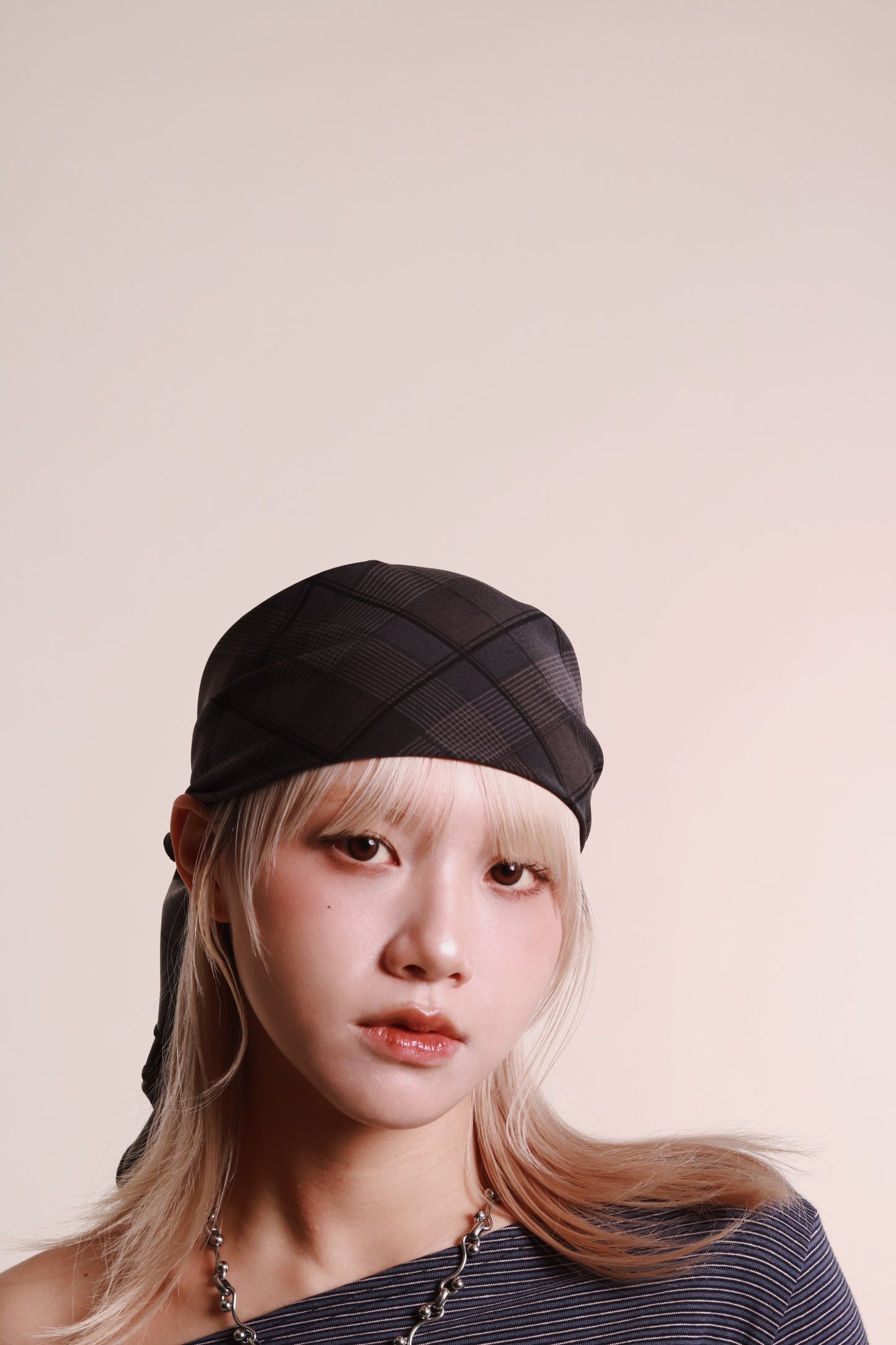 Checkered Scarf (Charcoal)