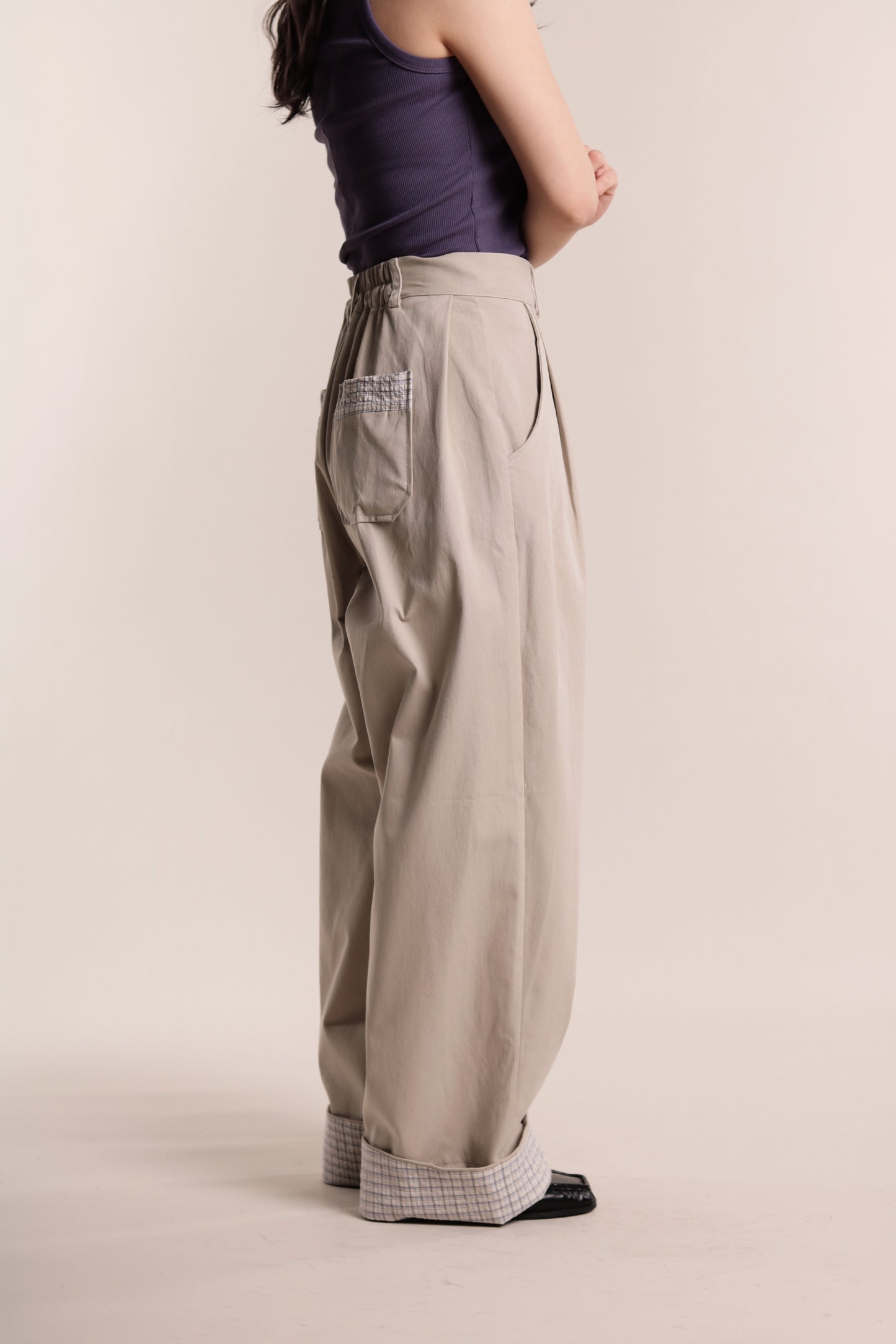 Check Detail Pleated Pants (Beige)