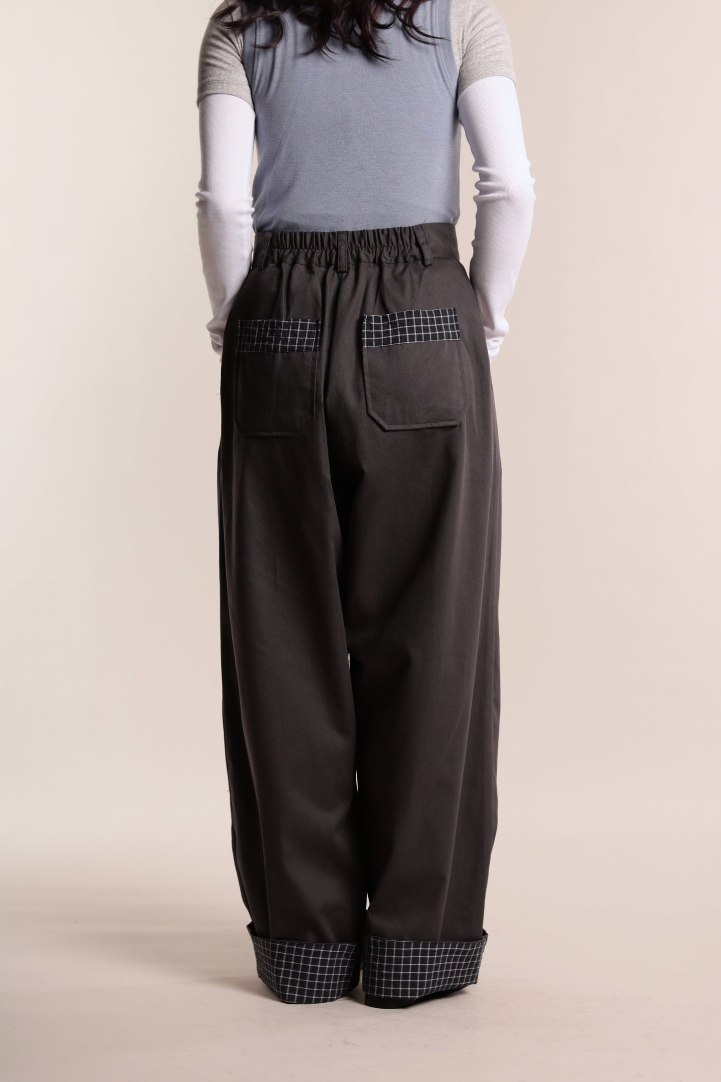 Check Detail Pleated Pants (Charcoal)