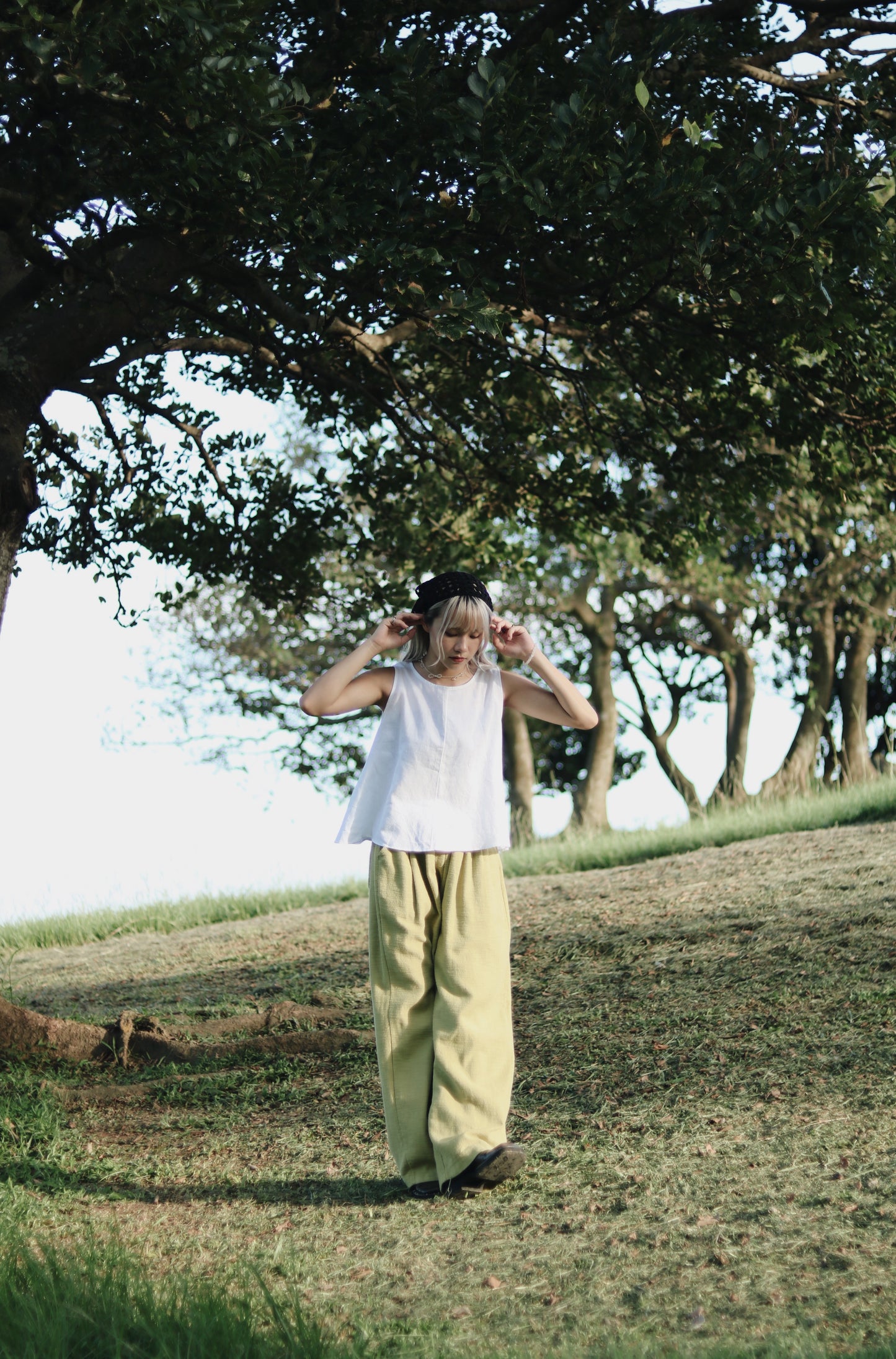 Daily Sleeveless Top (White)