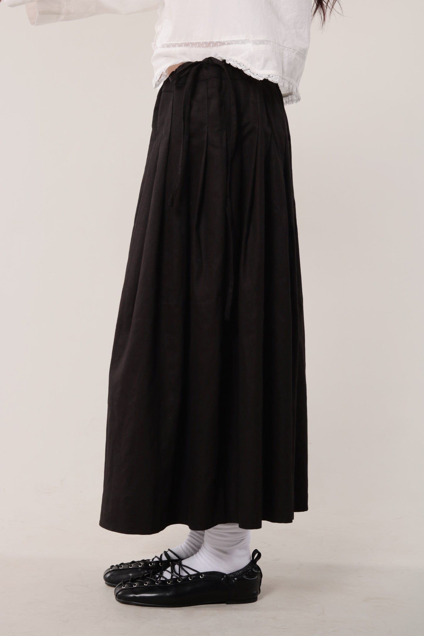 Pleated Skirt (Black)