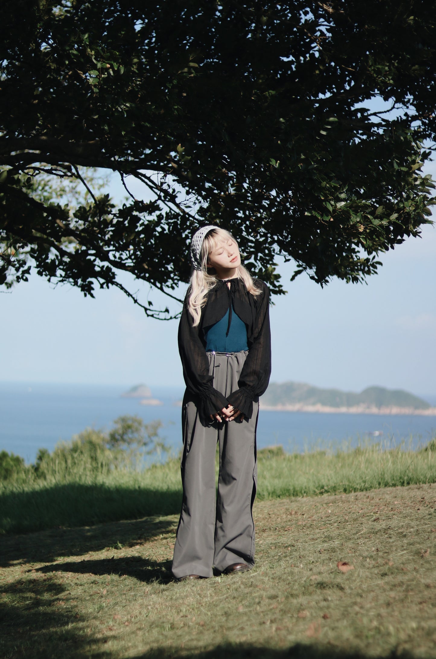 Flora Cropped Shirt (Black)