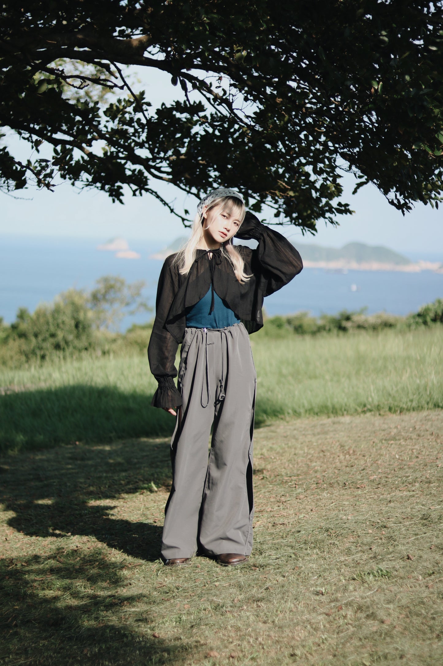 Flora Cropped Shirt (Black)