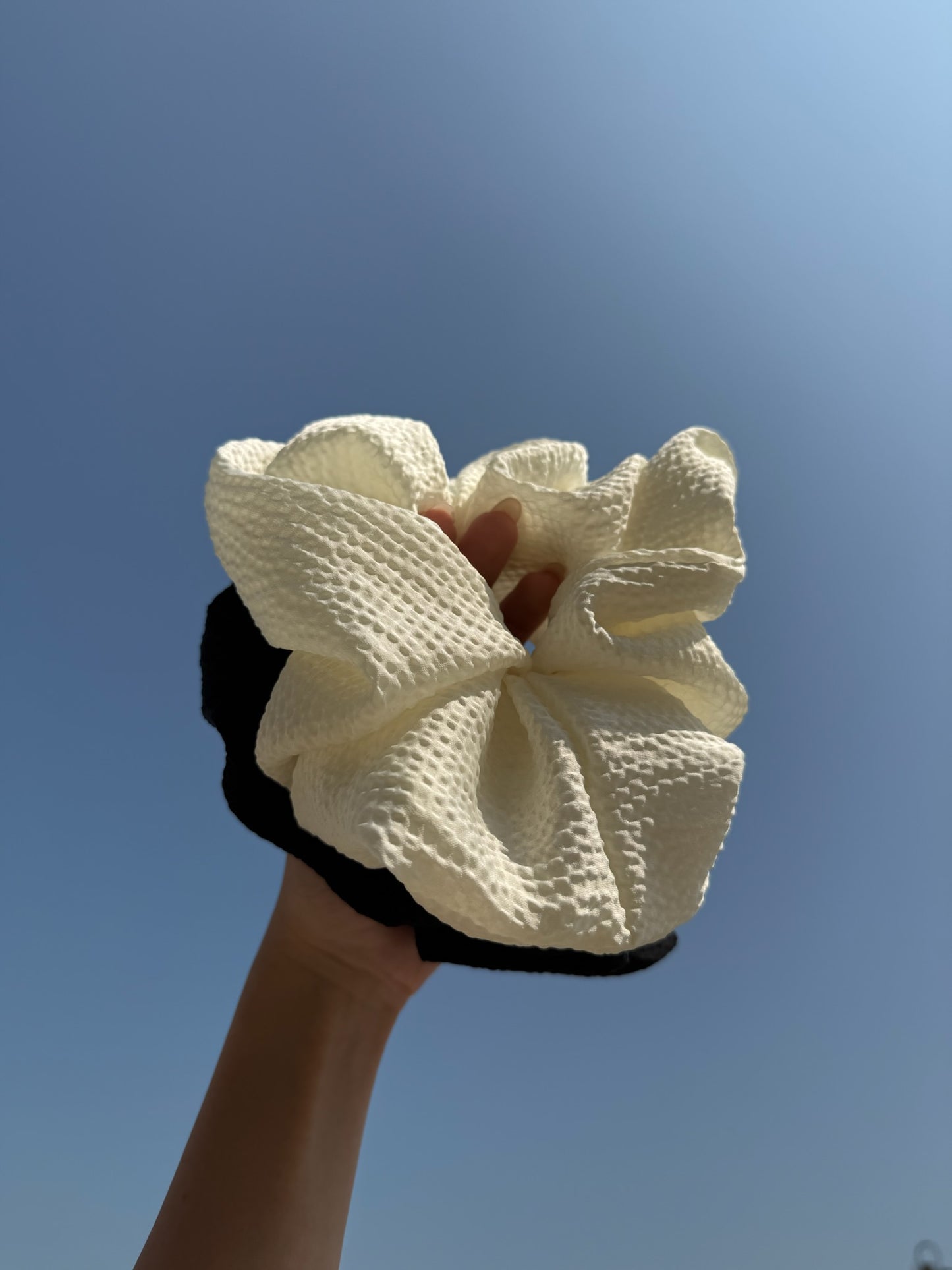 Lola Scrunchie (Black/White)