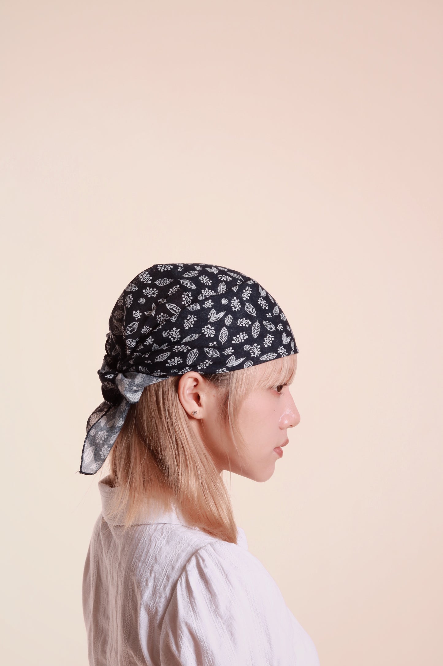 Floral Grass Scarf (Green/Navy/White)