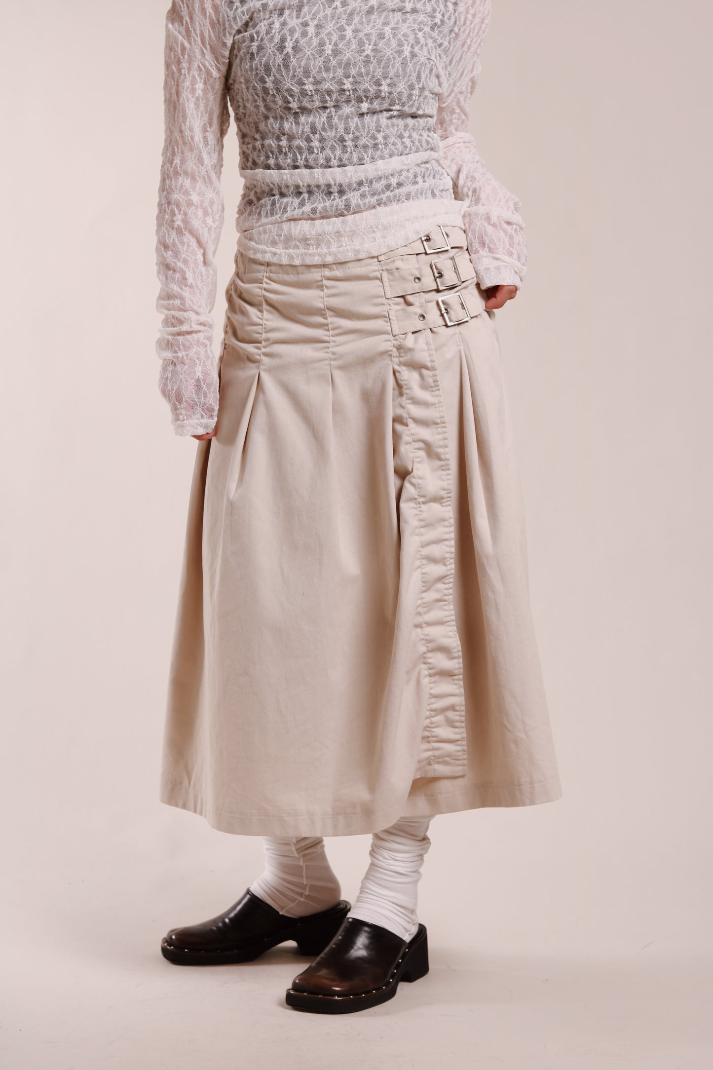 Doll Buckle Skirt (Beige)