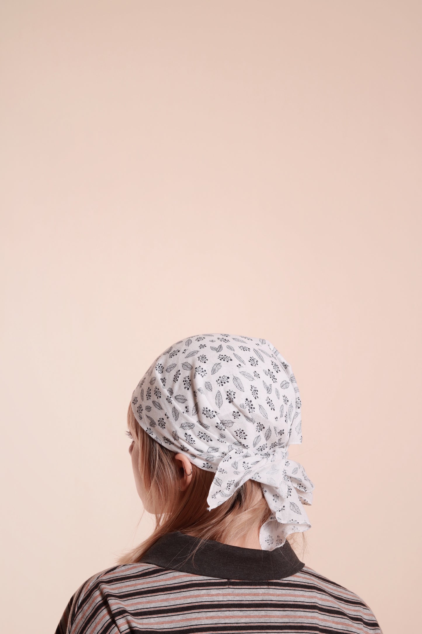 Floral Grass Scarf (Green/Navy/White)