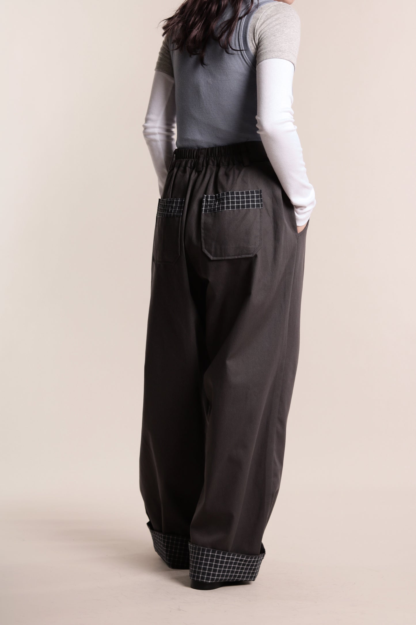 Check Detail Pleated Pants (Charcoal)