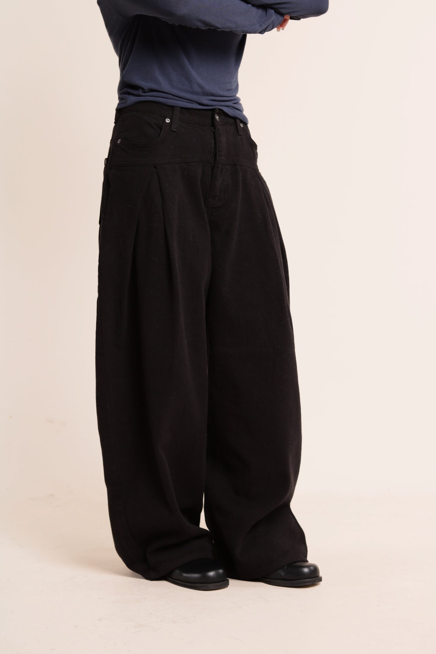 Nolan Pleat Pants (Black)