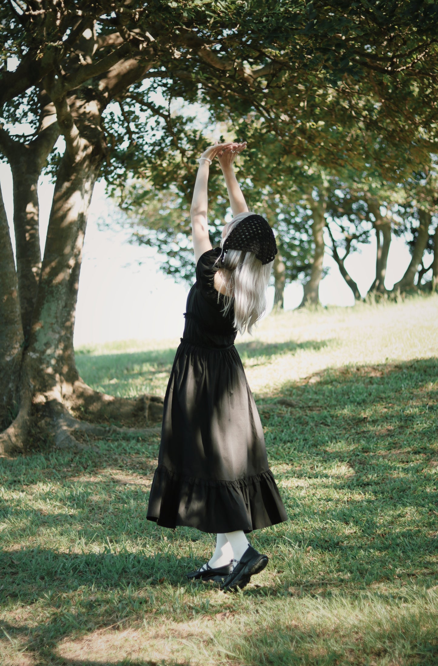 Triangle Head Scarf (Beige/Baby Blue/Black/Red)