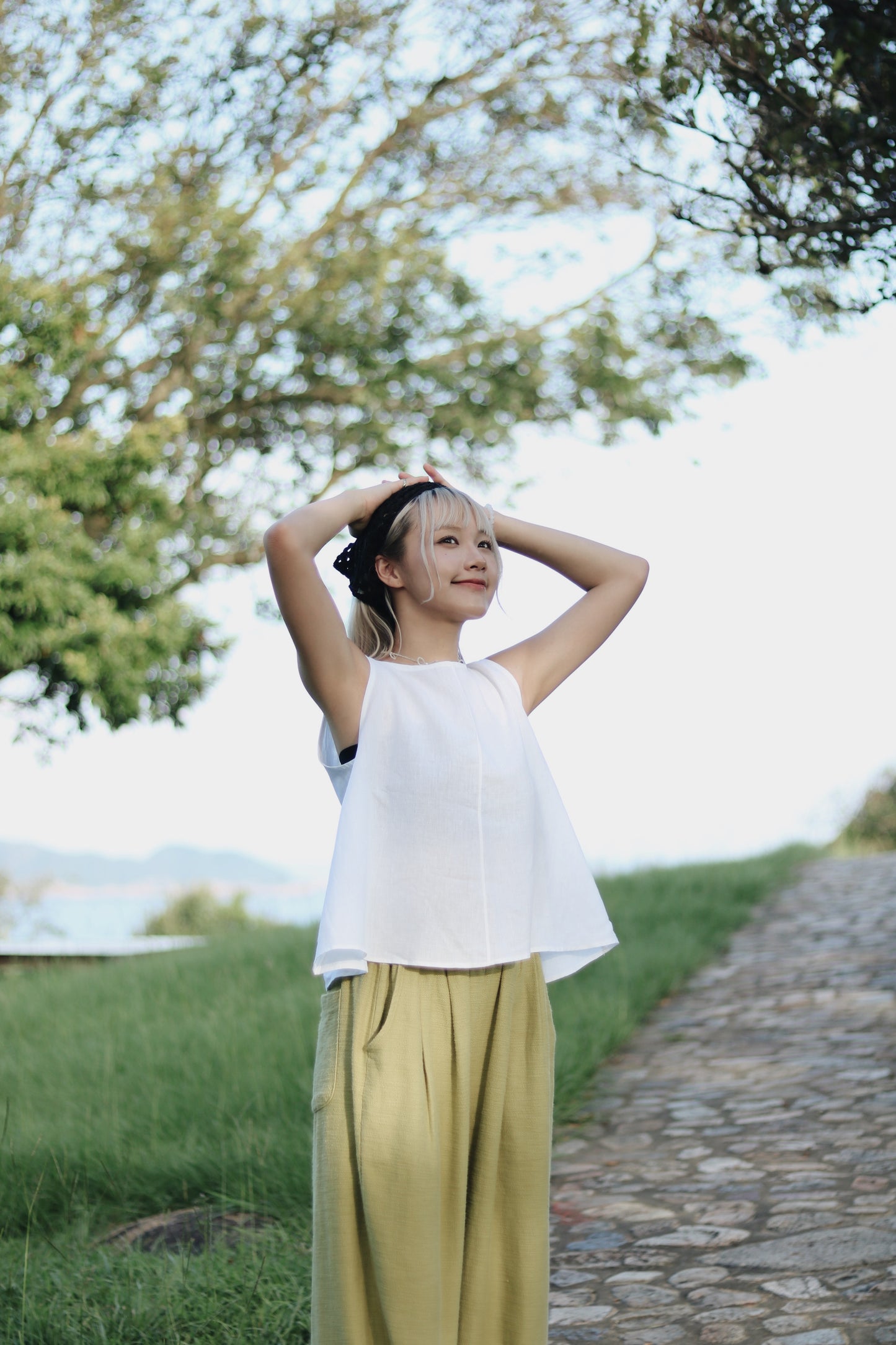 Daily Sleeveless Top (White)