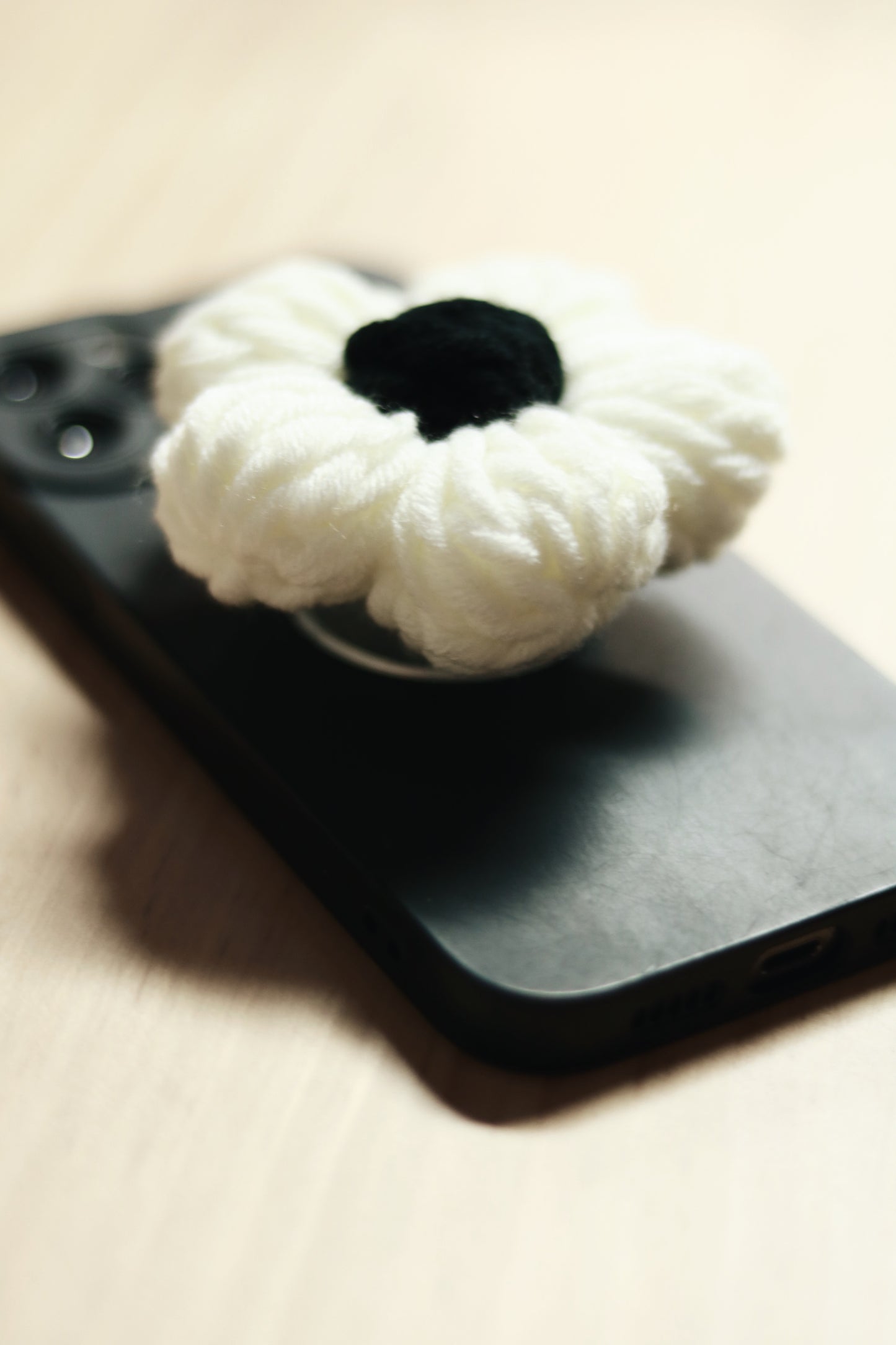 Flower Grip Tok (Black/White)