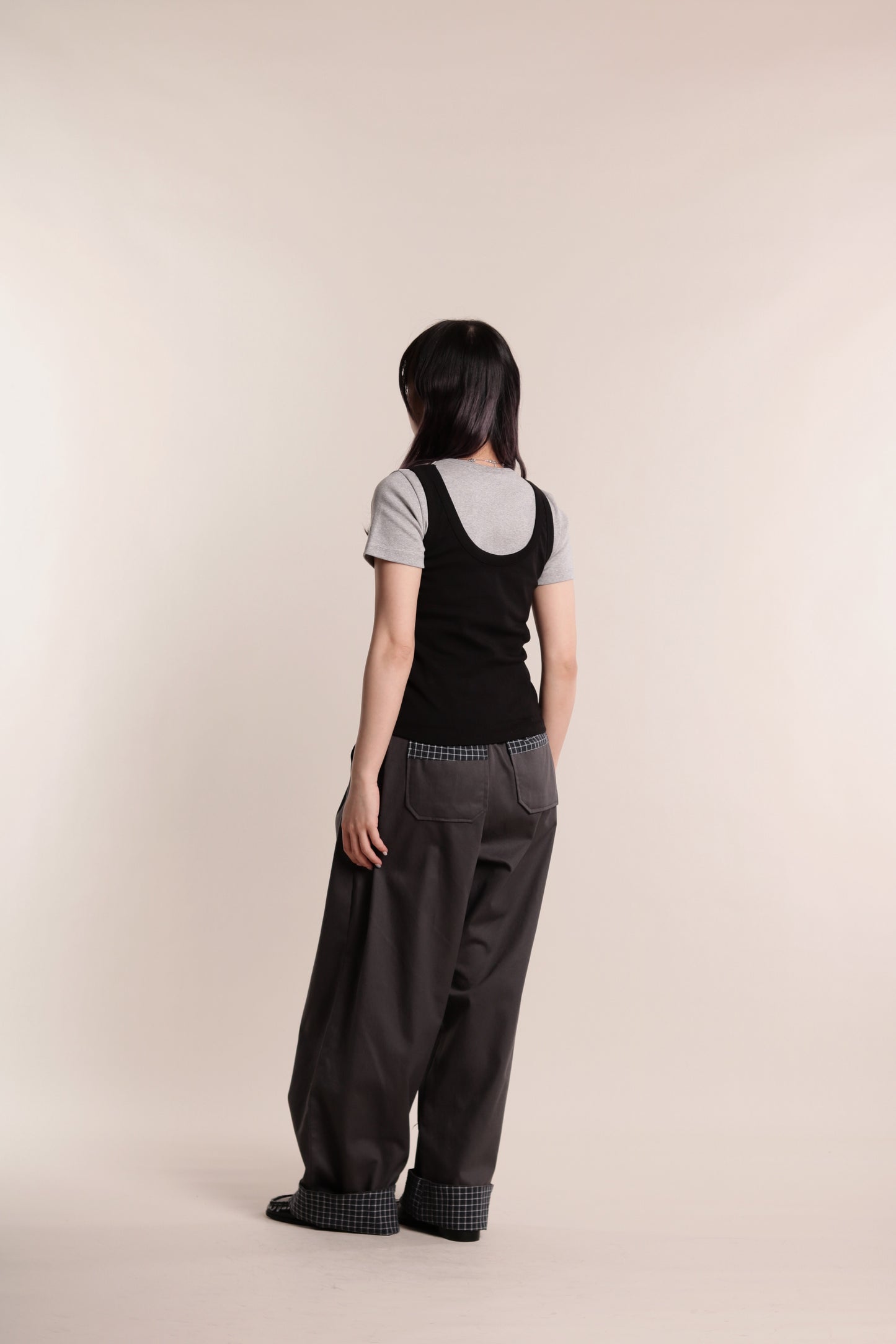 Check Detail Pleated Pants (Charcoal)