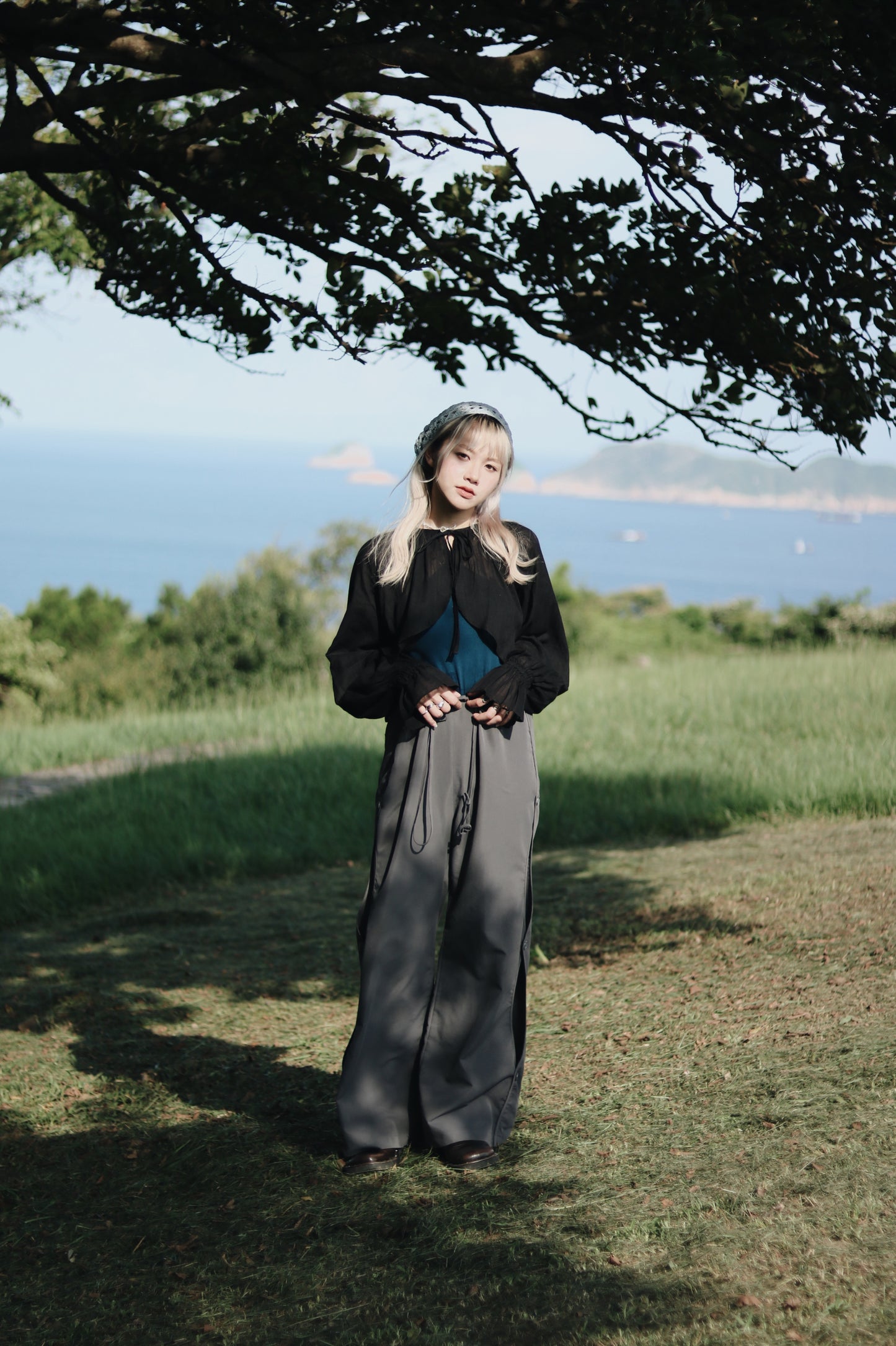 Flora Cropped Shirt (Black)