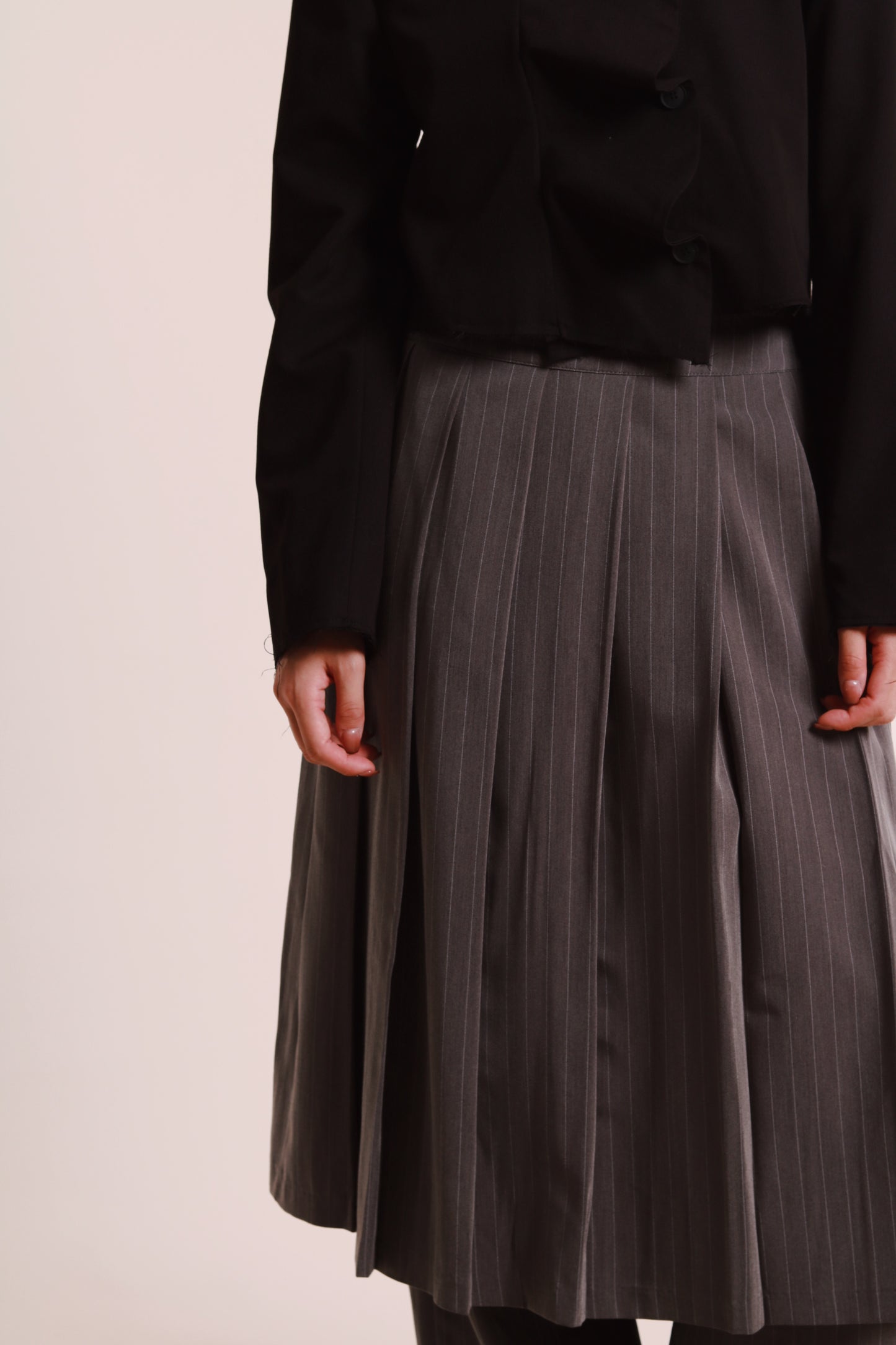 Layered Pleat Pants (Charcoal)