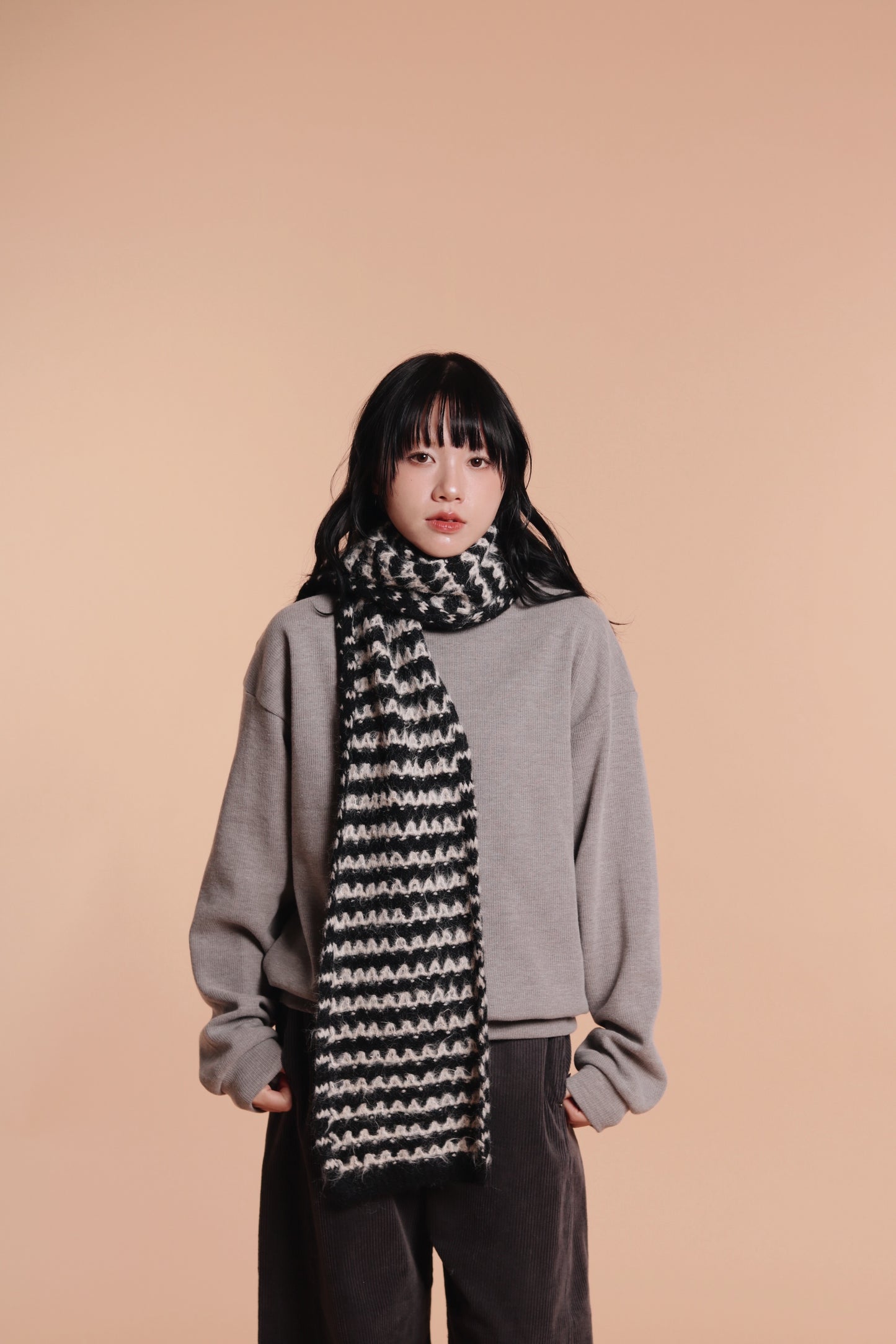 Triangle Muffler (Black)