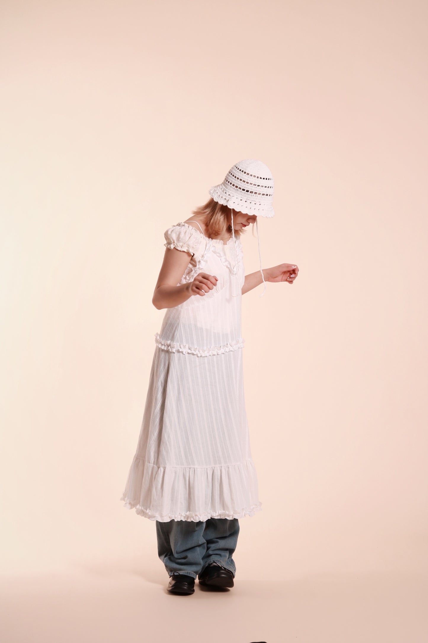 Frill Sleeveless Dress (White)