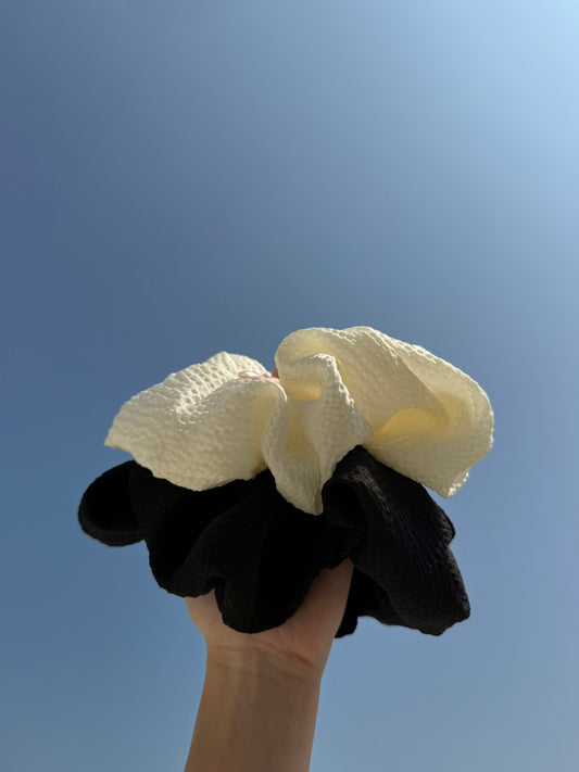 Lola Scrunchie (Black/White)