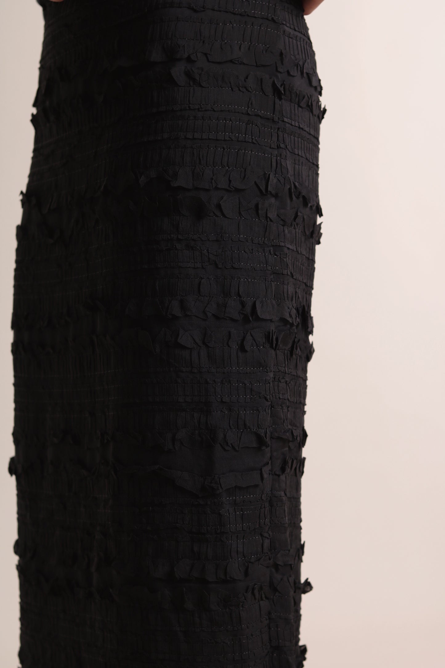 Textured Ruffle Maxi Skirt (Black)
