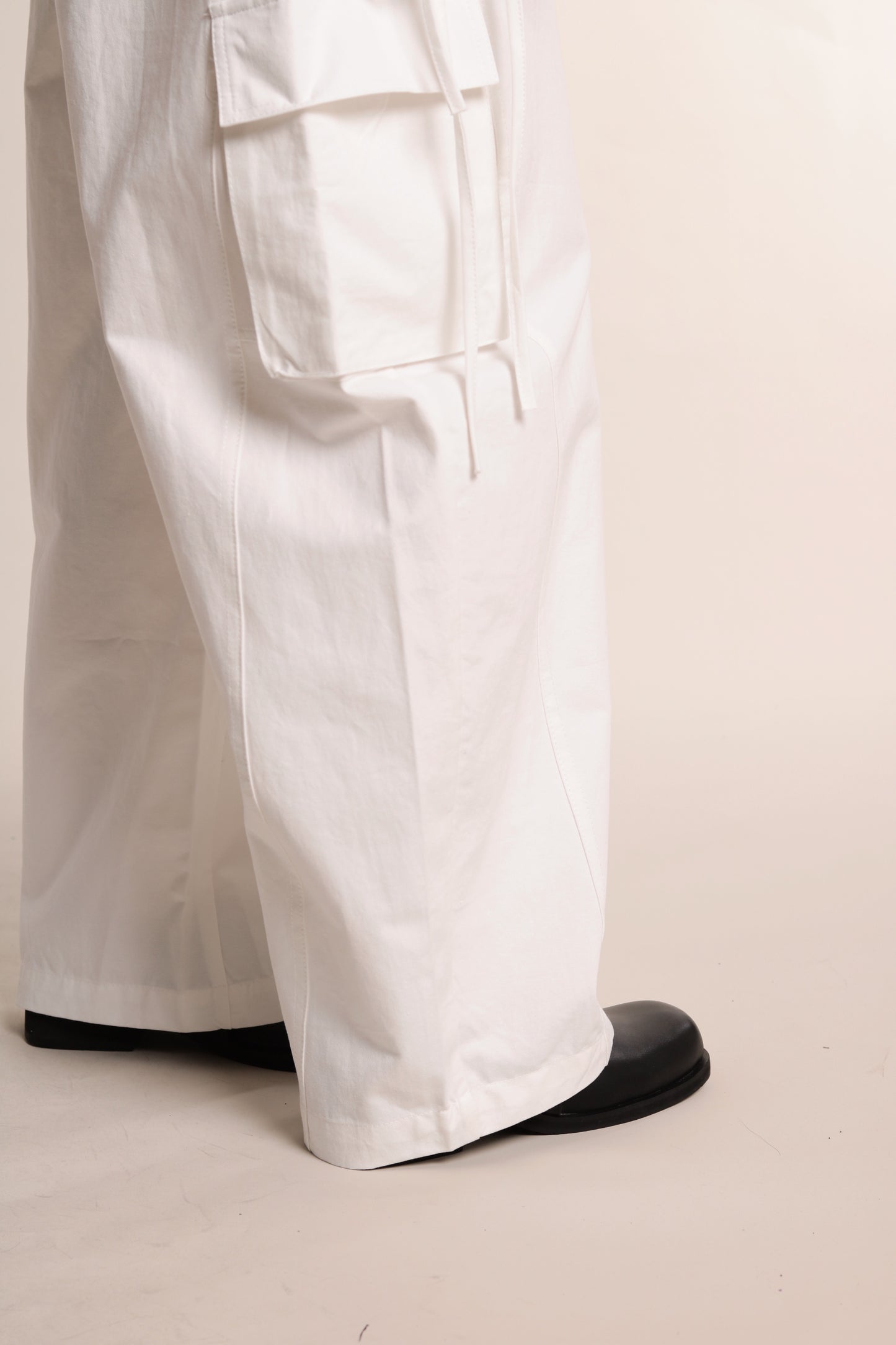 Ruffle Belt Pants (White)