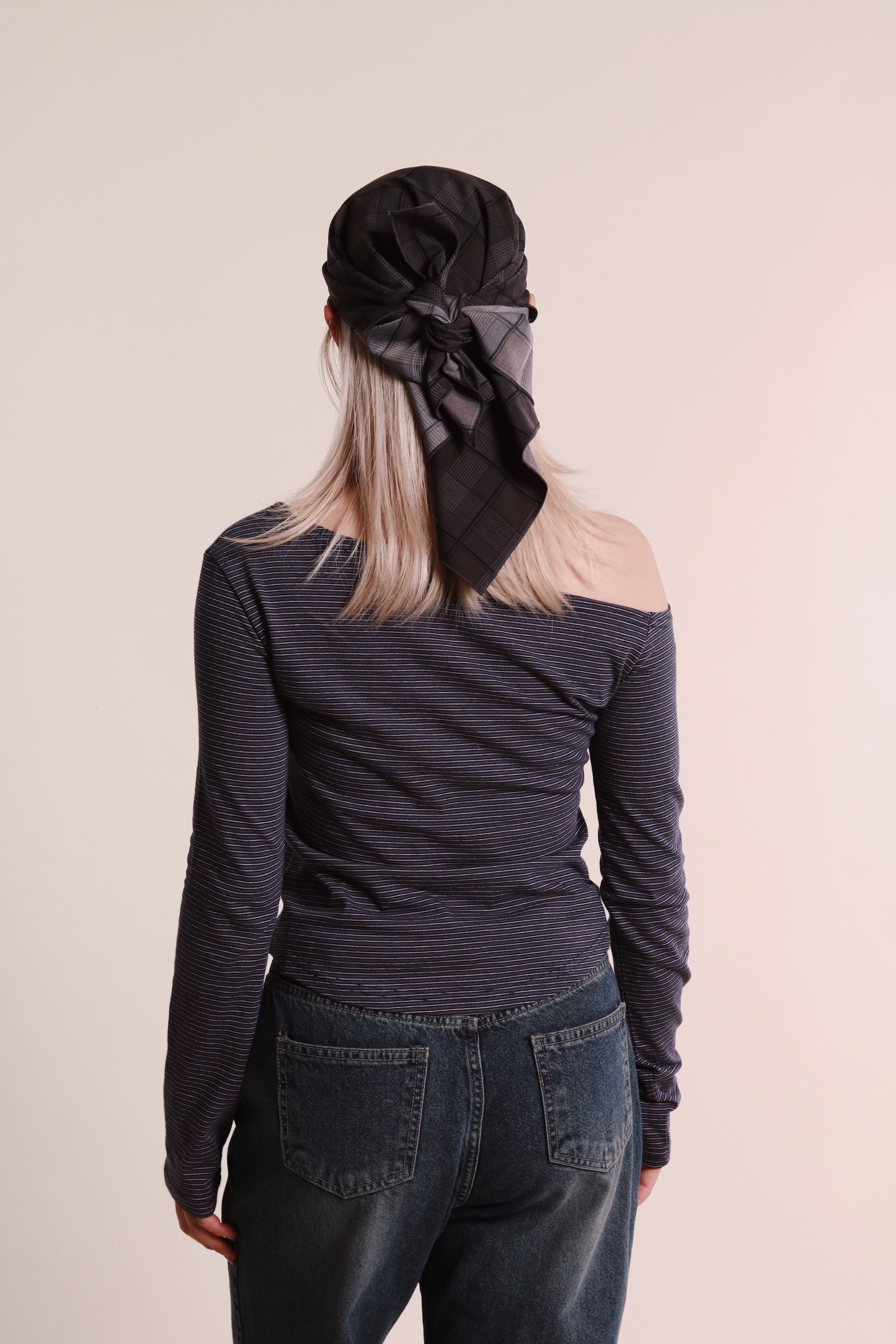 Checkered Scarf (Charcoal)