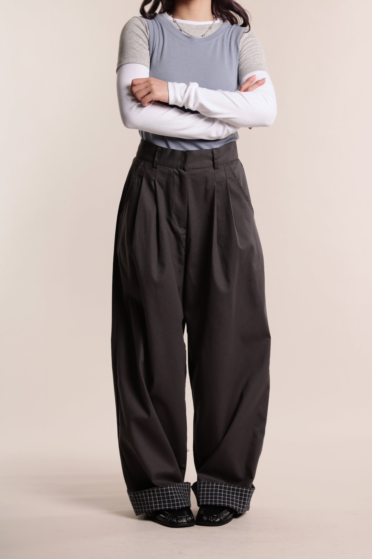 Check Detail Pleated Pants (Charcoal)