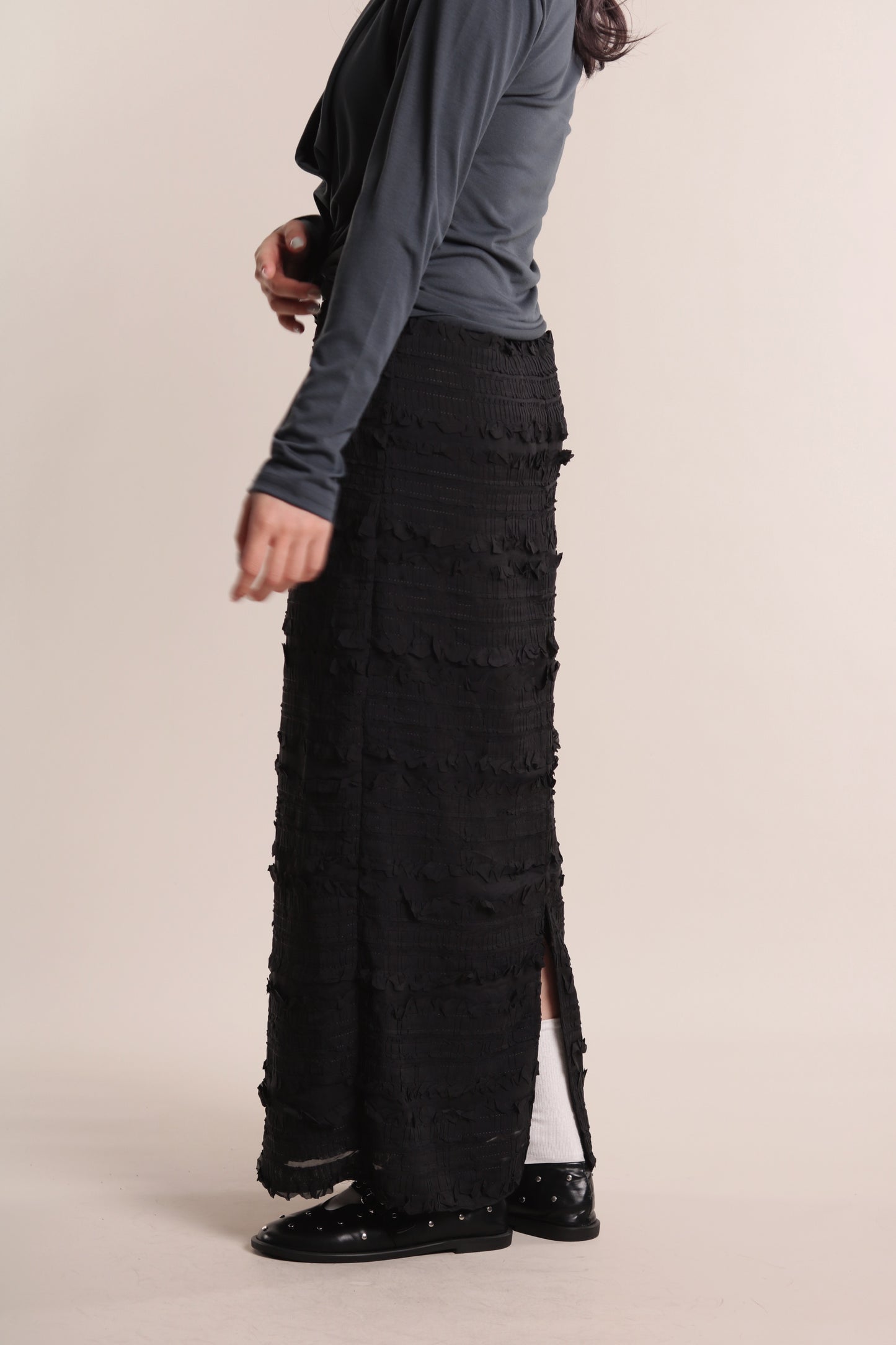 Textured Ruffle Maxi Skirt (Black)