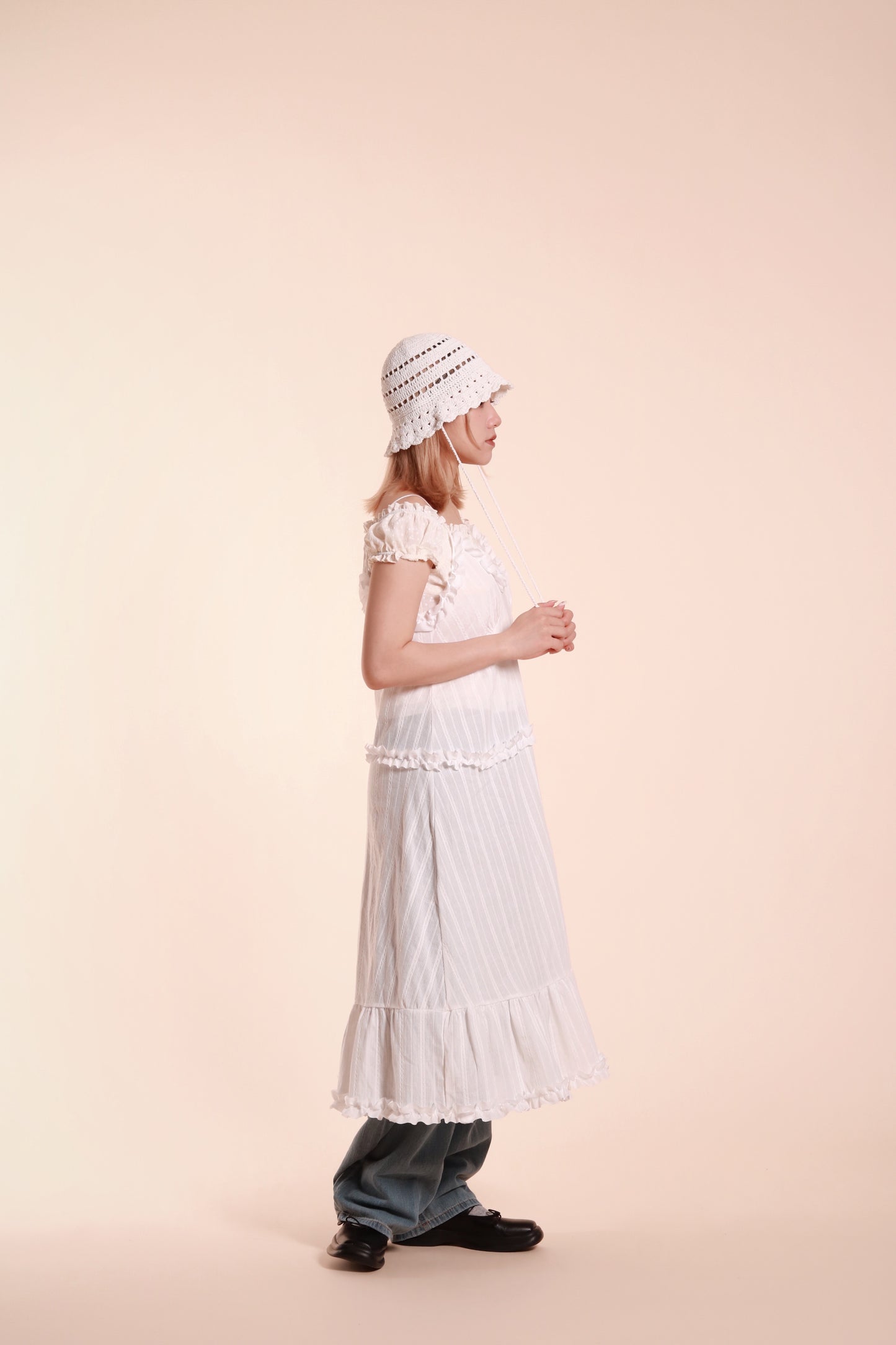 Frill Sleeveless Dress (White)