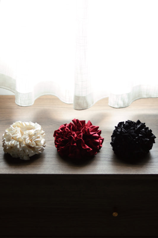 Doll Bloom Scrunchie (Black/Ivory/Red)