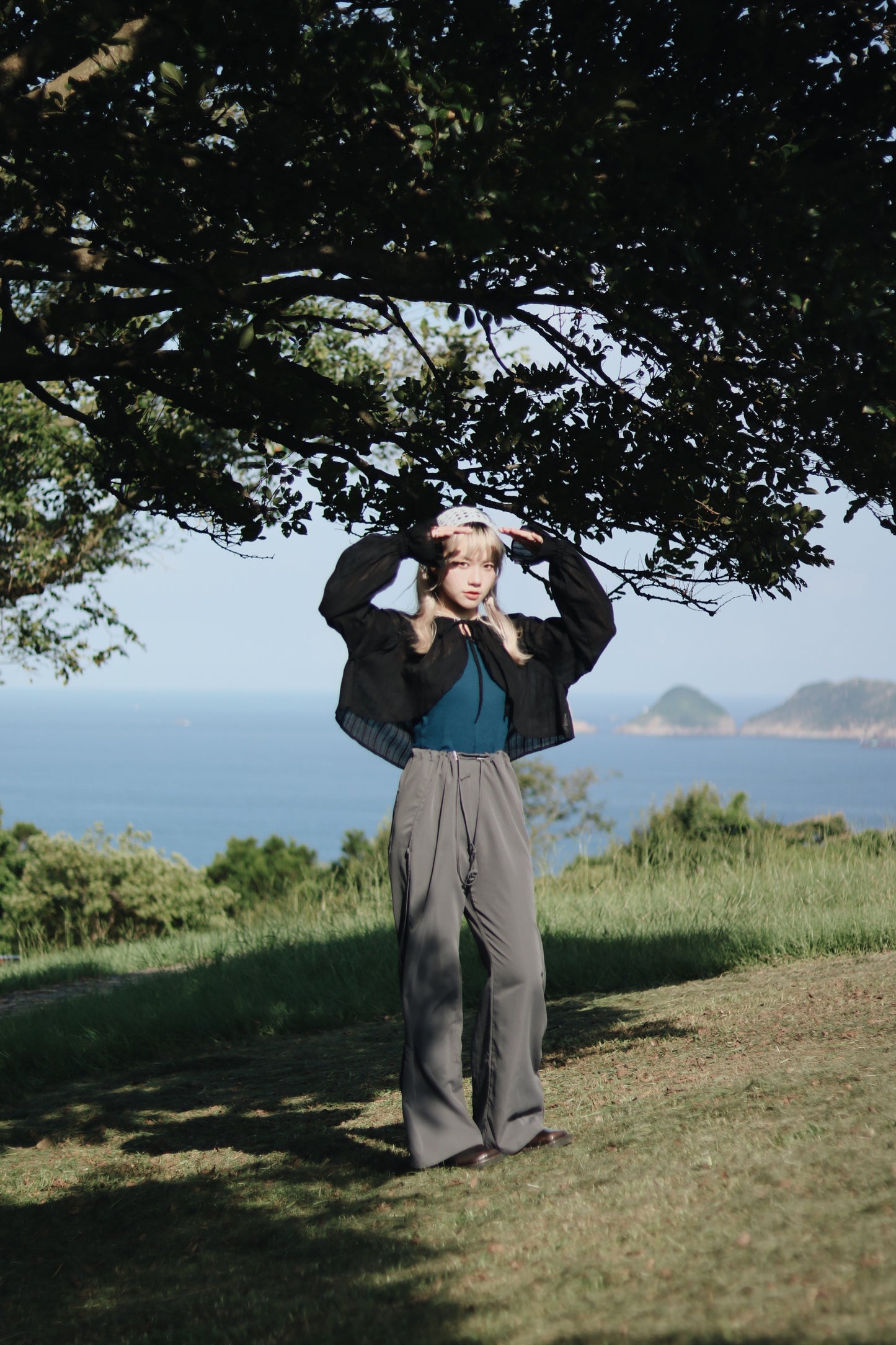 Flora Cropped Shirt (Black)