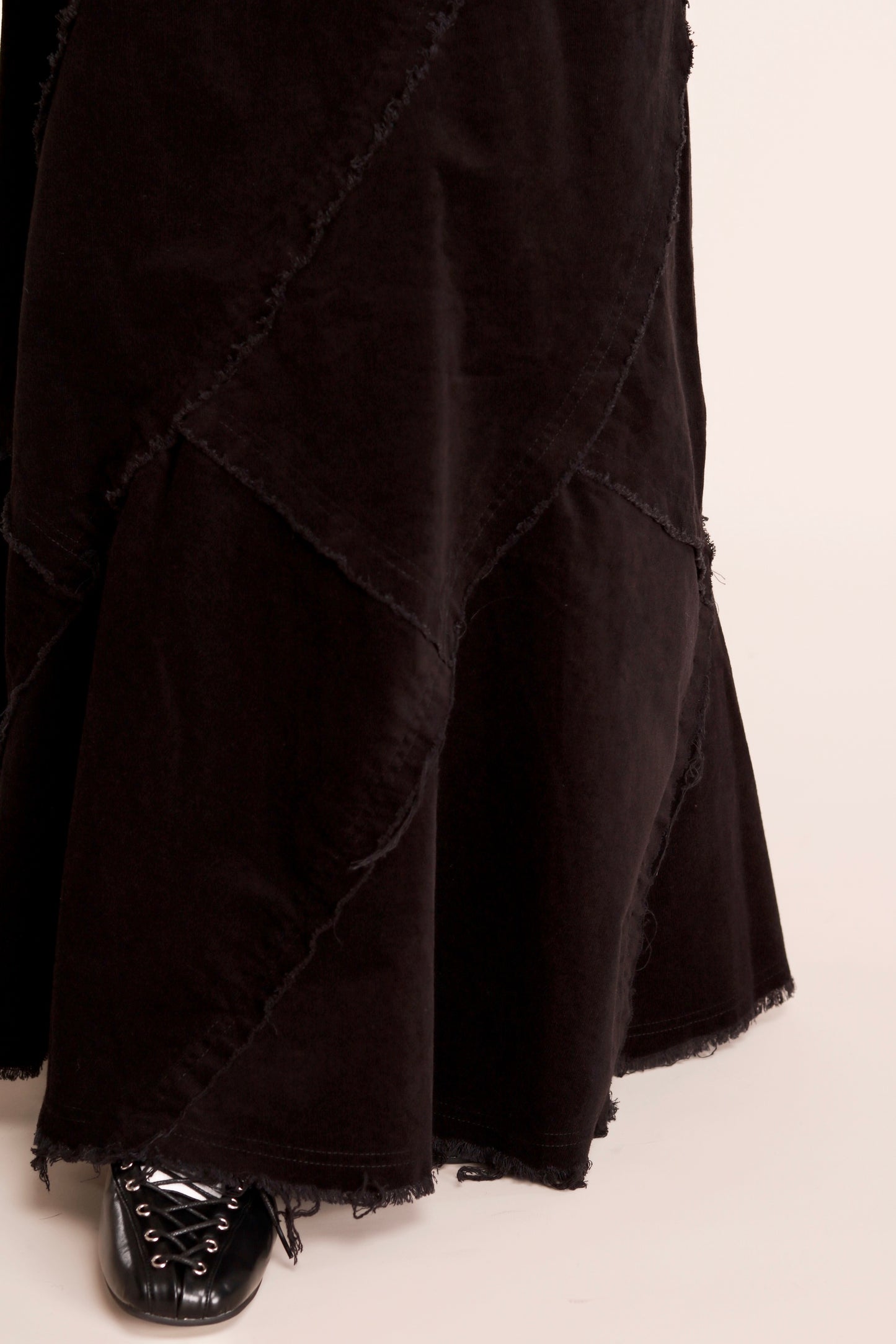 Frayed Mermaid Skirt (Black)